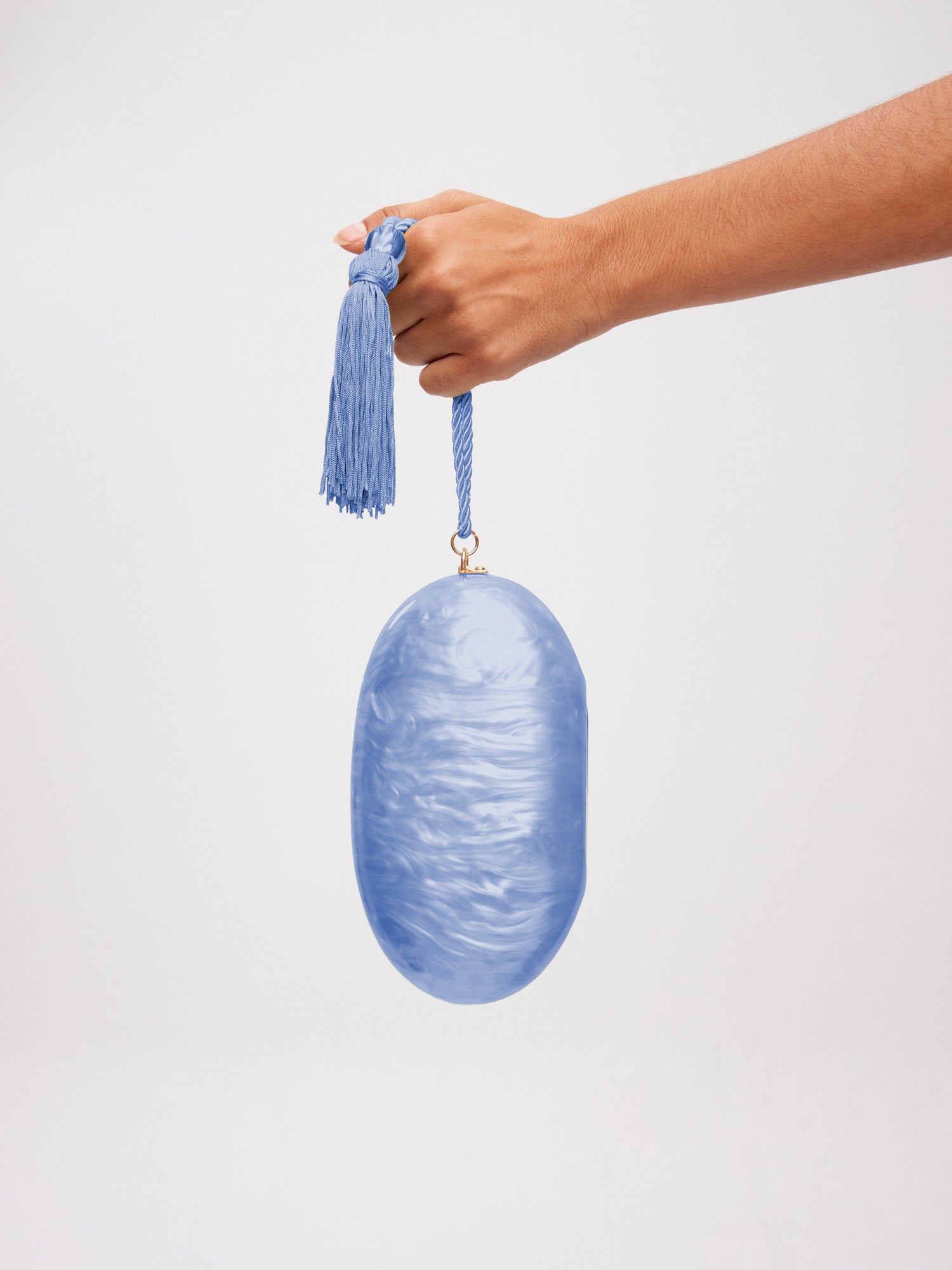 mioh | BOMBON SKY - Bolso azul para invitada de boda y fiesta