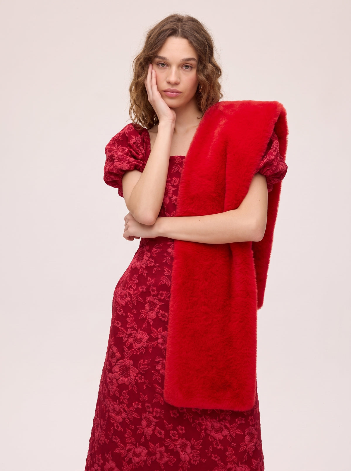 CROWD RED - Red faux fur stole