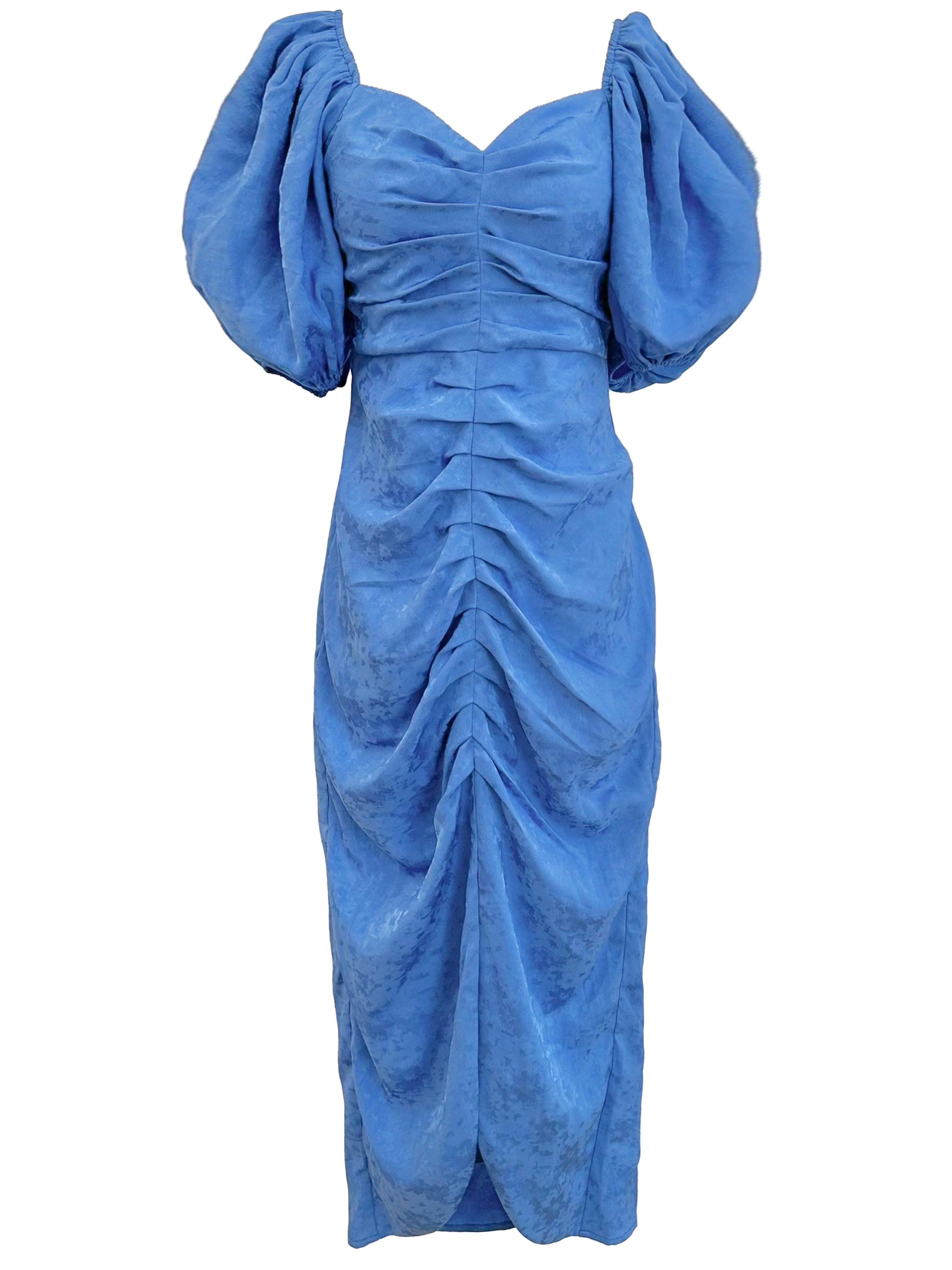 ROMEO BLUE - Vestido midi drapeado jacquard azul, para invitadas de boda, fiesta y eventos de primvera y verano. MIOH es la marca española de vestidos de fiesta para invitadas de boda más de moda en España