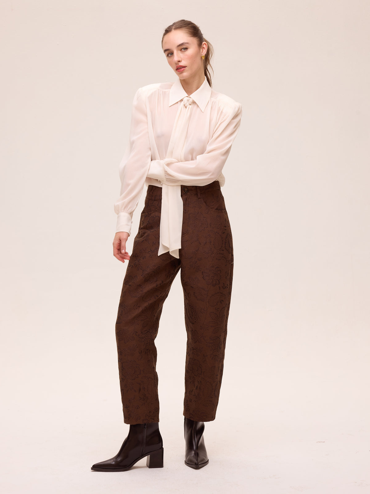 ALLURE WHITE - Camisa gasa textura color blanco, calidad y tendencia en cada prenda. MIOH, marca española de moda de fiesta e invitada