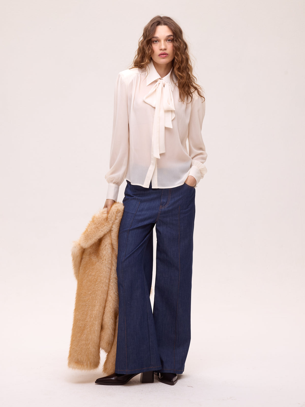 ALLURE WHITE - Camisa gasa textura color blanco, ideal para bodas de tarde, cócteles, bautizos y comuniones. MIOH, moda de invitada hecha en España