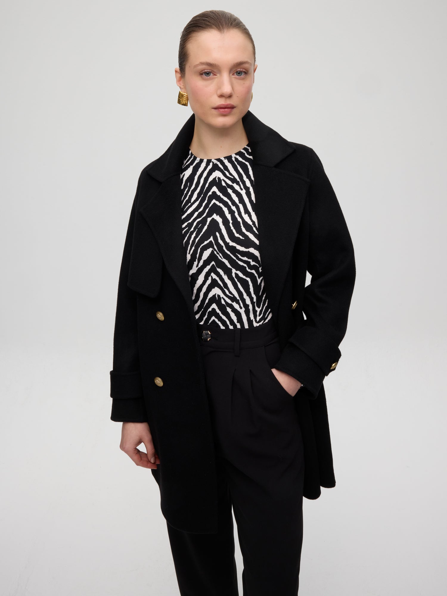 mioh | ALTAMIRA - Chaquetón marinero paño lana negro. Vestidos de fiesta para invitadas de boda perfectas. Marca española de moda