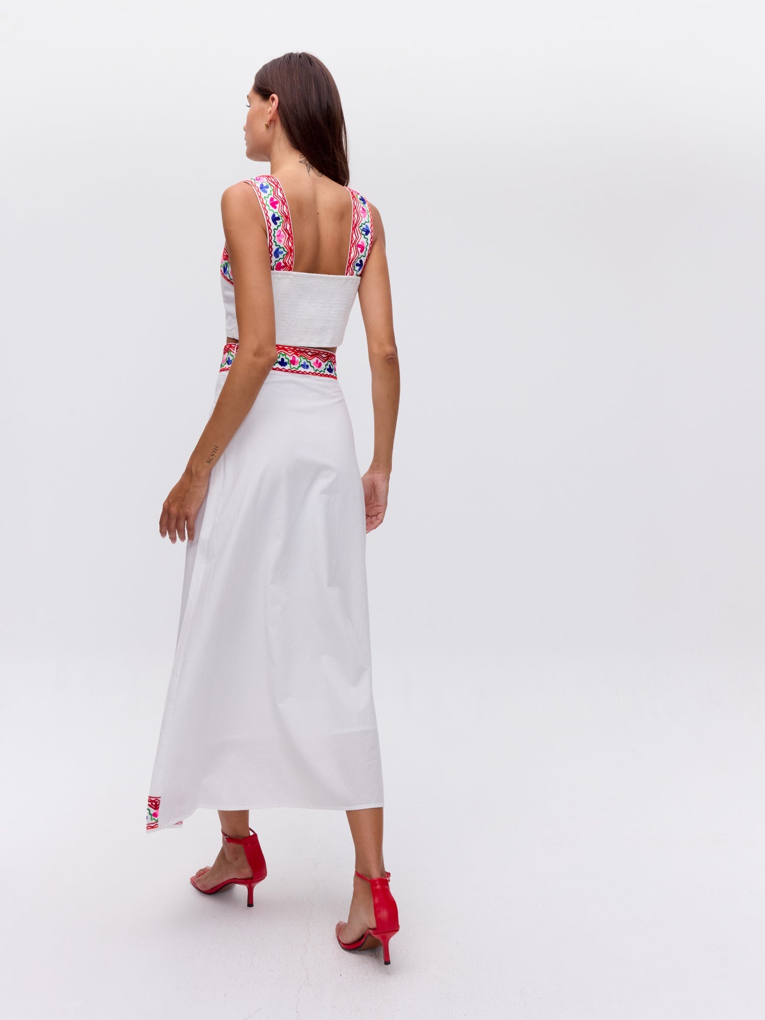 MIOH | CACAO SKIRT WHITE - Falda midi bordada blanca para invitada de boda
