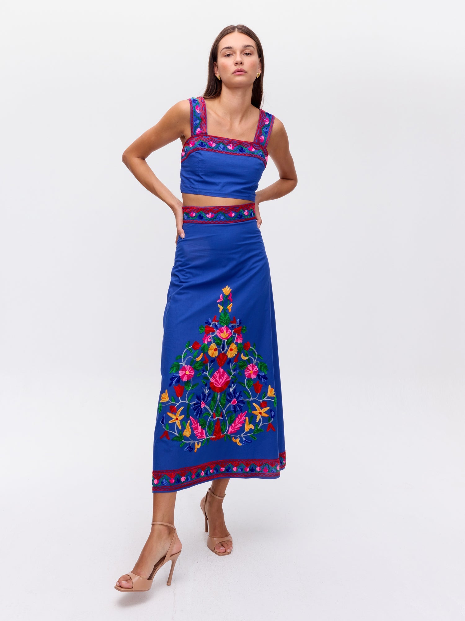 MIOH | CACAO TOP BLUE - Crop top bordado azul para invitada de boda