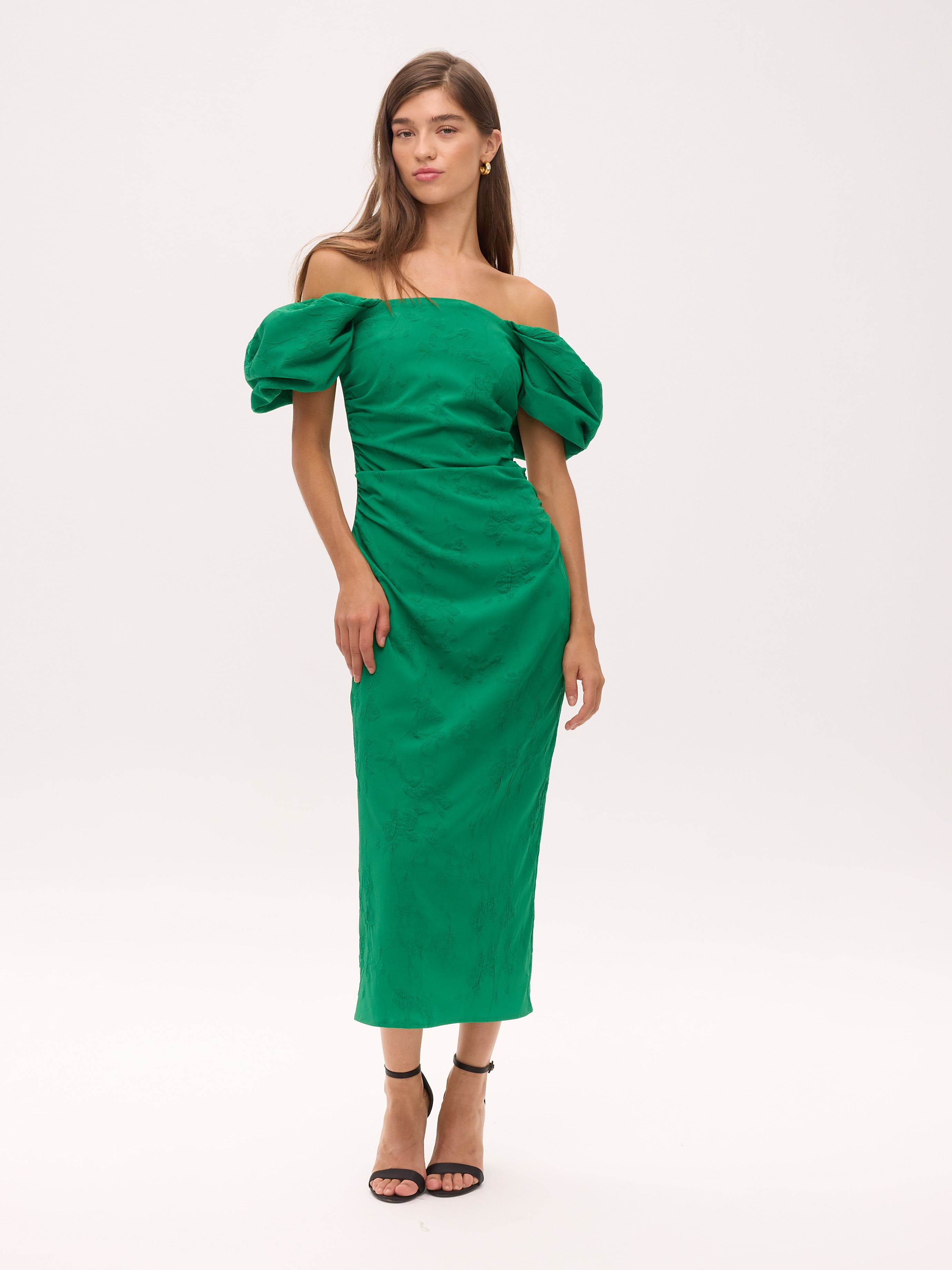 CAPULETO GREEN - Vestido escote cuadrado manga farol damasco verde, perfecto para invitadas de boda y fiesta spring summer. MIOH es la marca que eligen las influencers de España para sus eventos, como bodas y fiestas