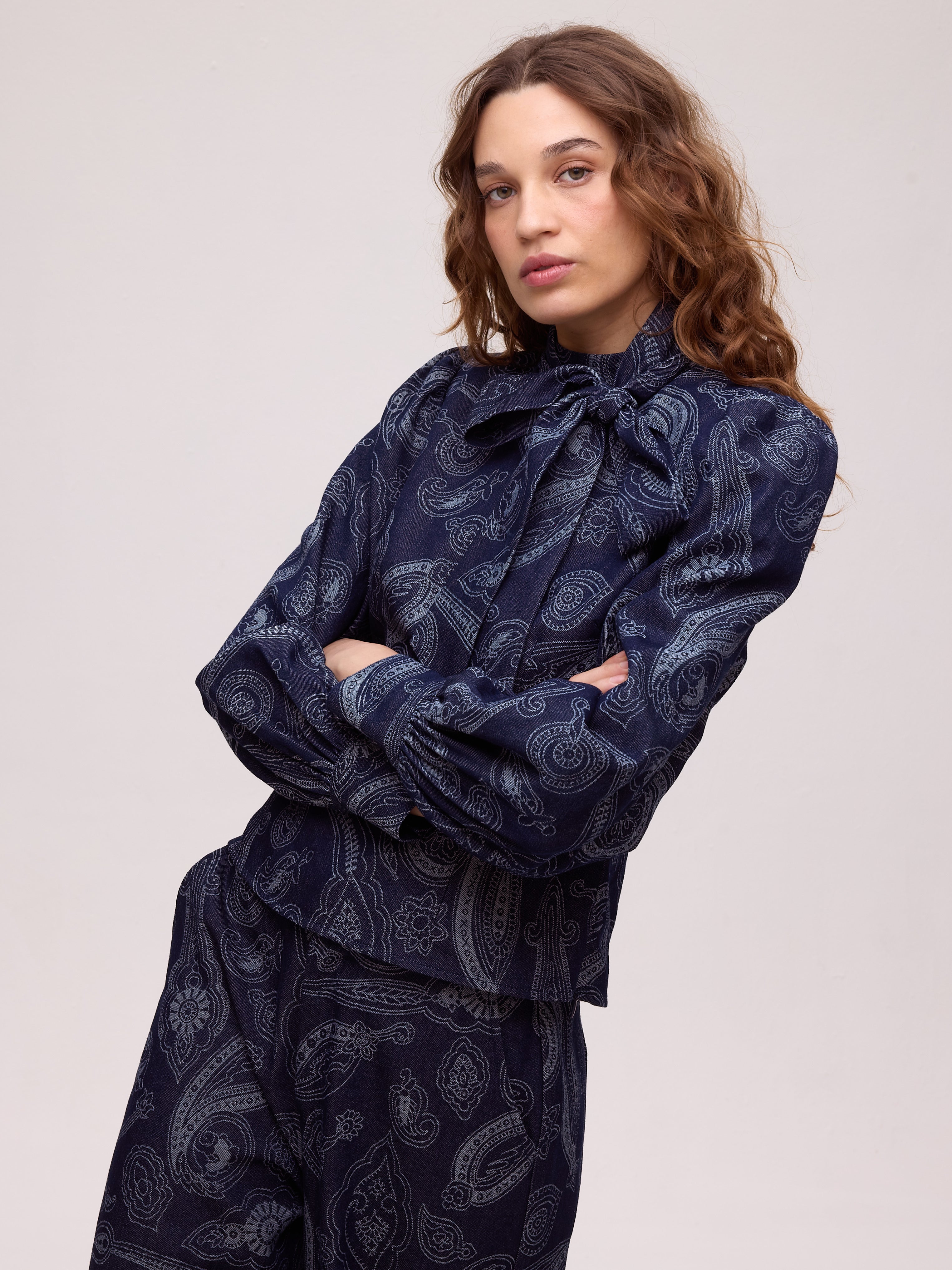 EARTH DENIM PANT - Pantalón vaquero wide leg, moda de fiesta e invitada diseñada en España por MIOH
