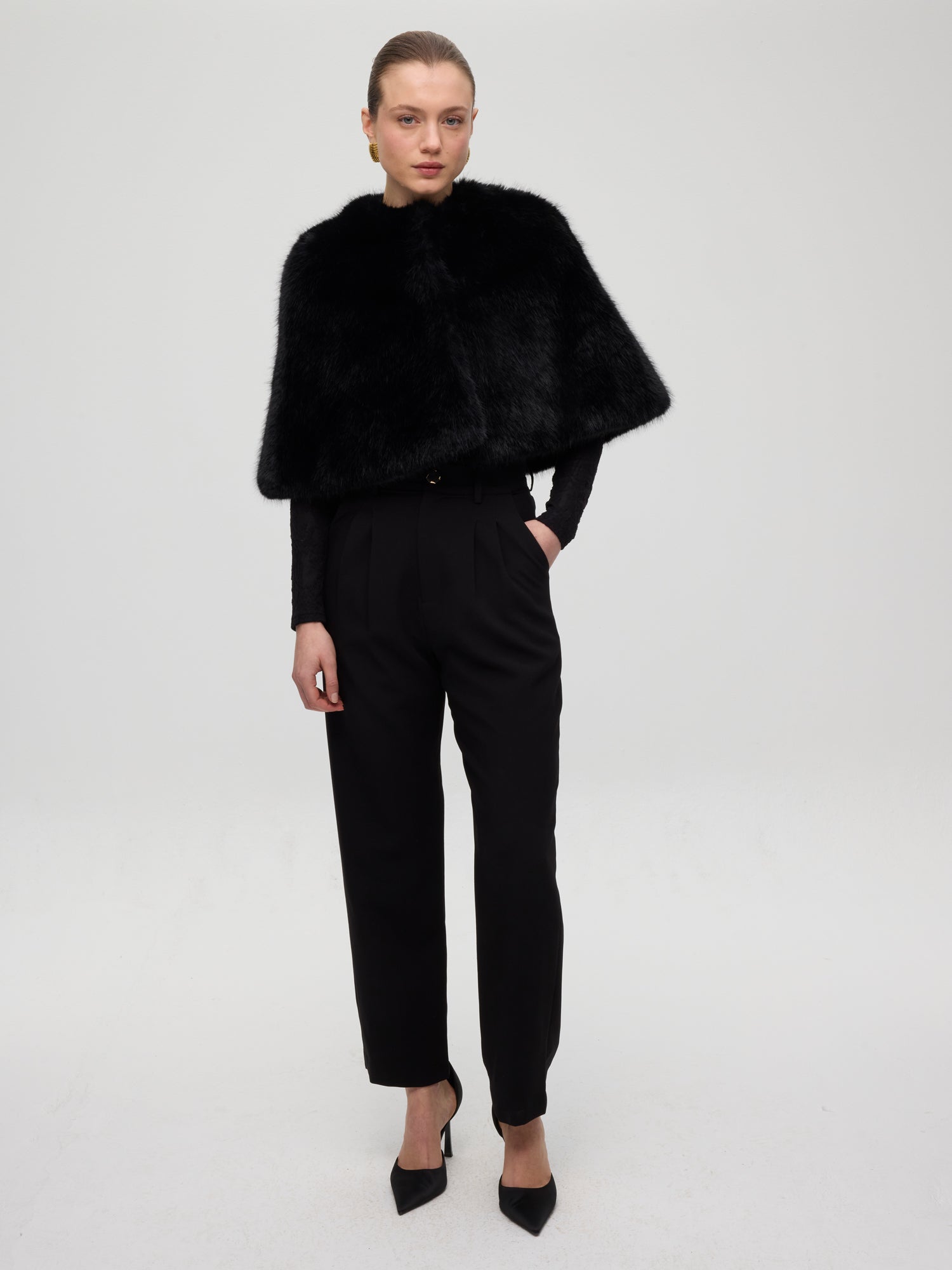 mioh | FORT PANT - Pantalón pinza negro. Vestidos de fiesta para invitadas de boda perfectas. Marca española de moda
