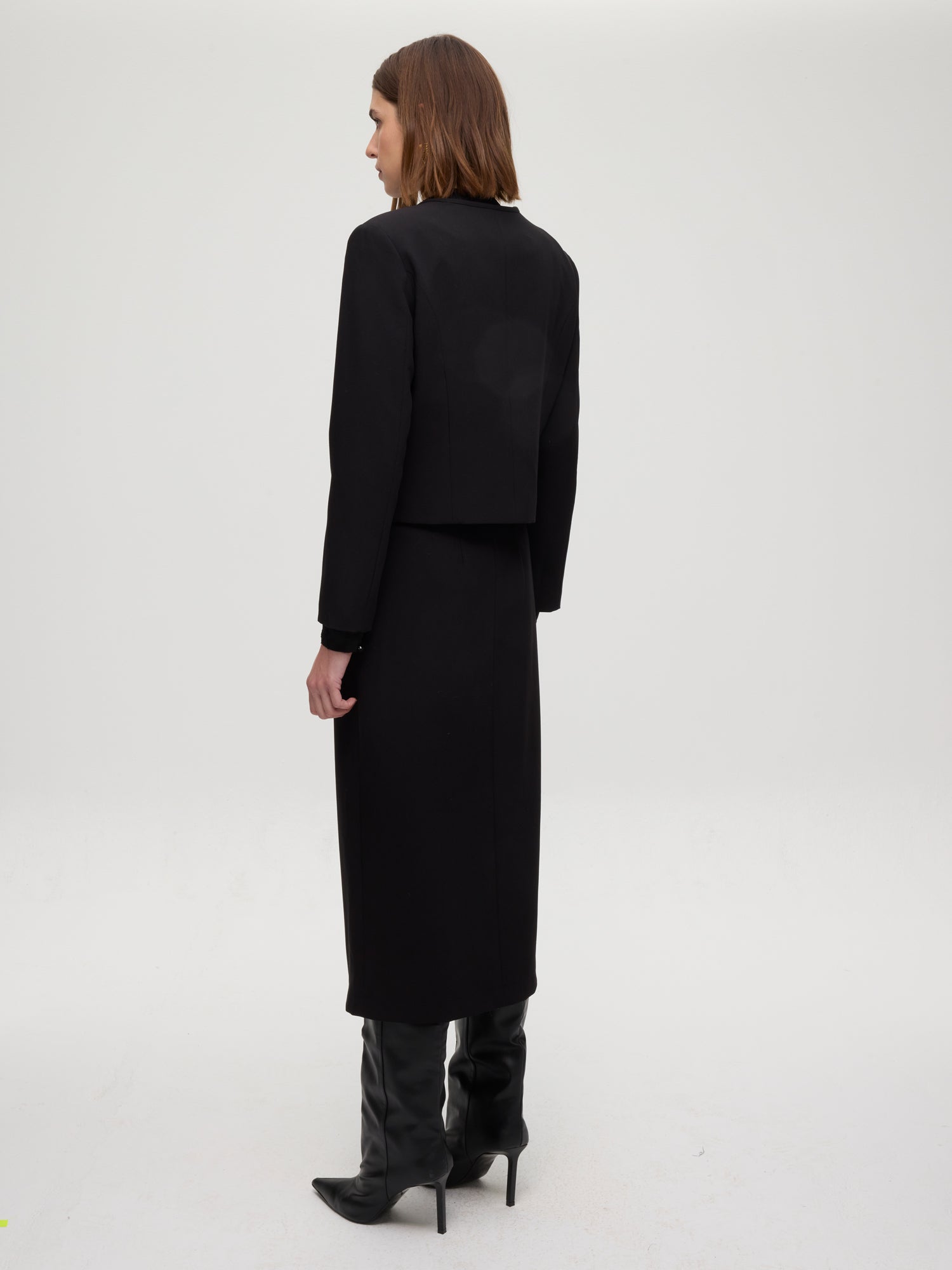 mioh | FORT SKIRT - Falda lápiz negra botones joya. Vestidos de fiesta para invitadas de boda perfectas. Marca española de moda