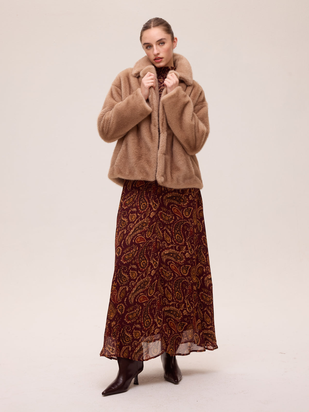 mioh | FREEWAY CAMEL - Abrigo corto faux fur en color camel