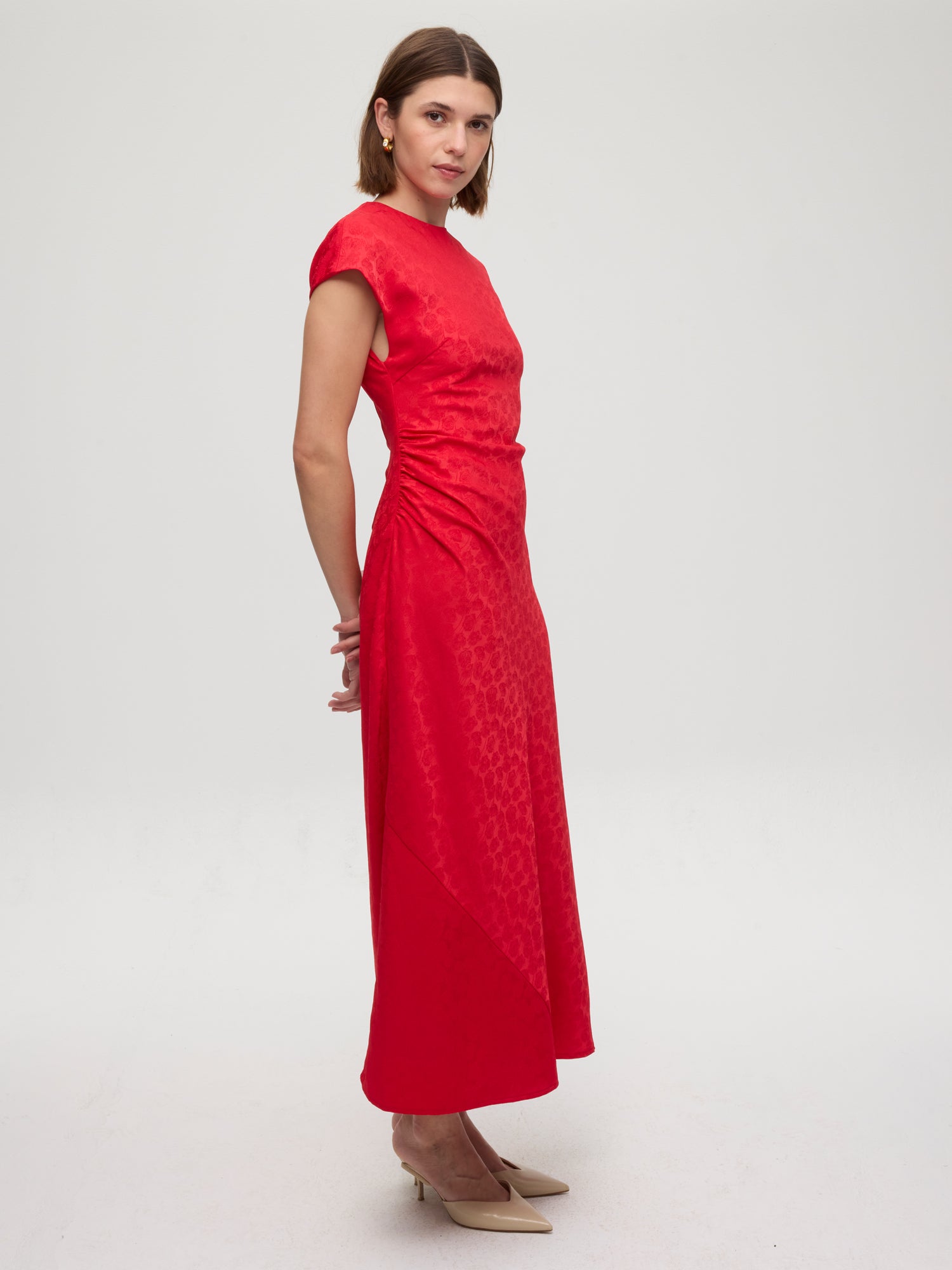 mioh | KEOPS RED - Vestido manga corta JCQRD flores rojo. Vestidos de fiesta para invitadas de boda perfectas. Marca española de moda