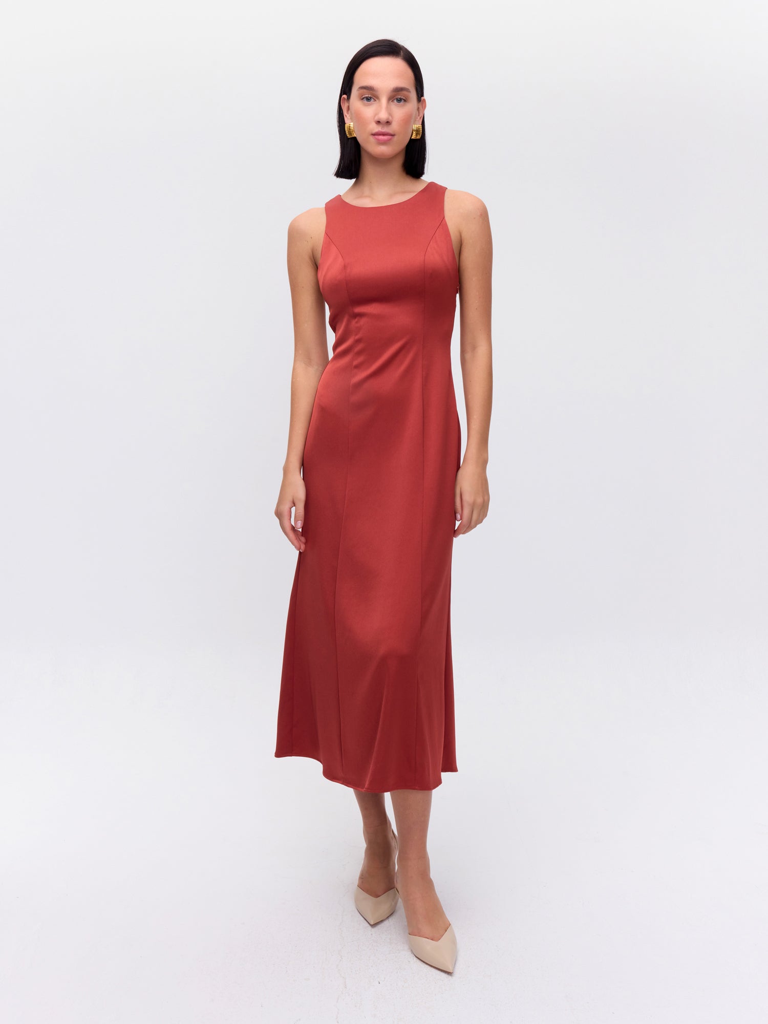 MIOH | LUZ TERRA - Vestido terracota minimal cut out en la espalda para invitada de boda