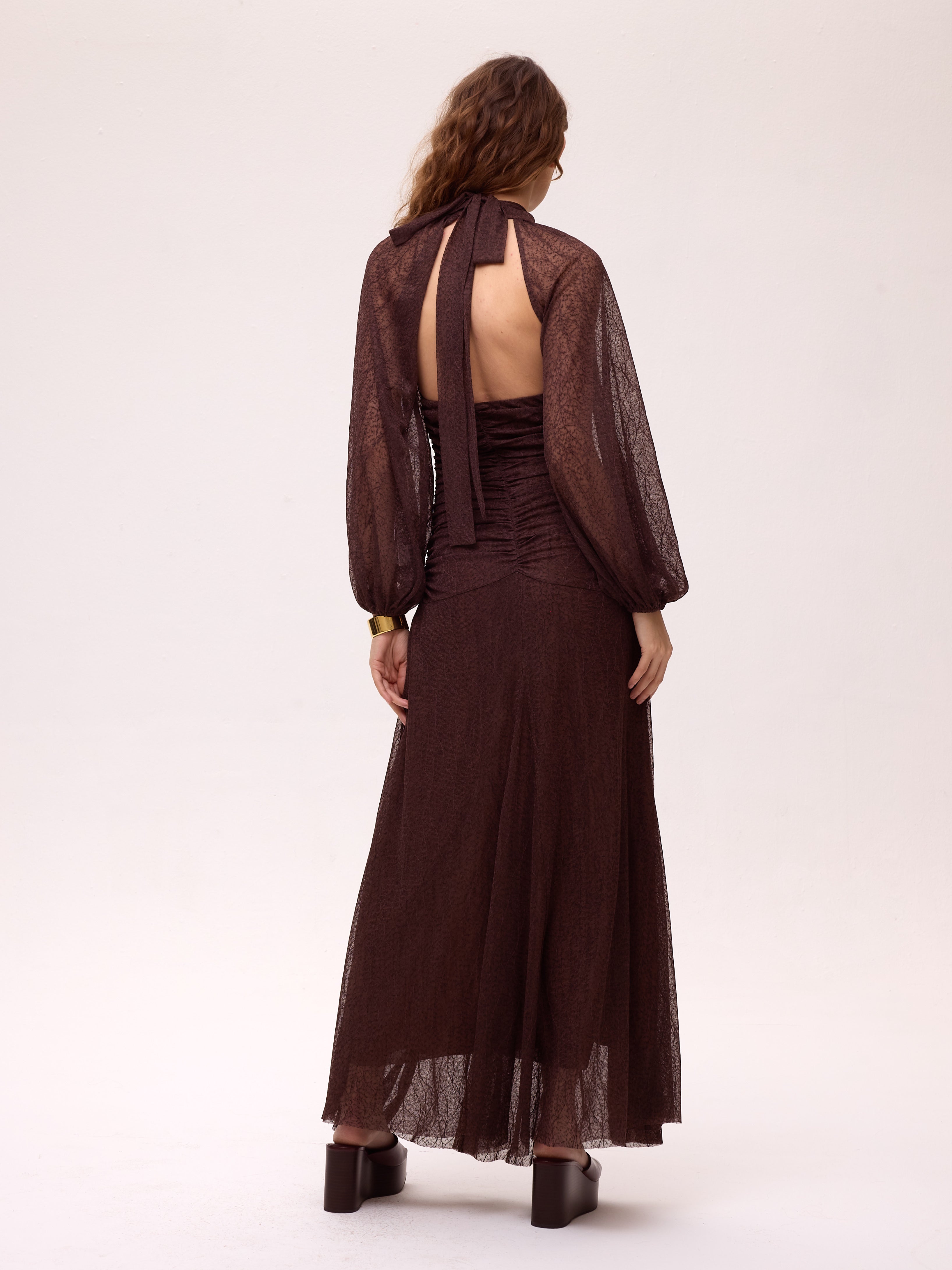 MISTRAL BROWN - Vestido punto halter manga desmontable, ideal como vestido de fiesta para bodas de tarde, bautizos, comuniones y graduaciones. Moda de invitada hecha en España