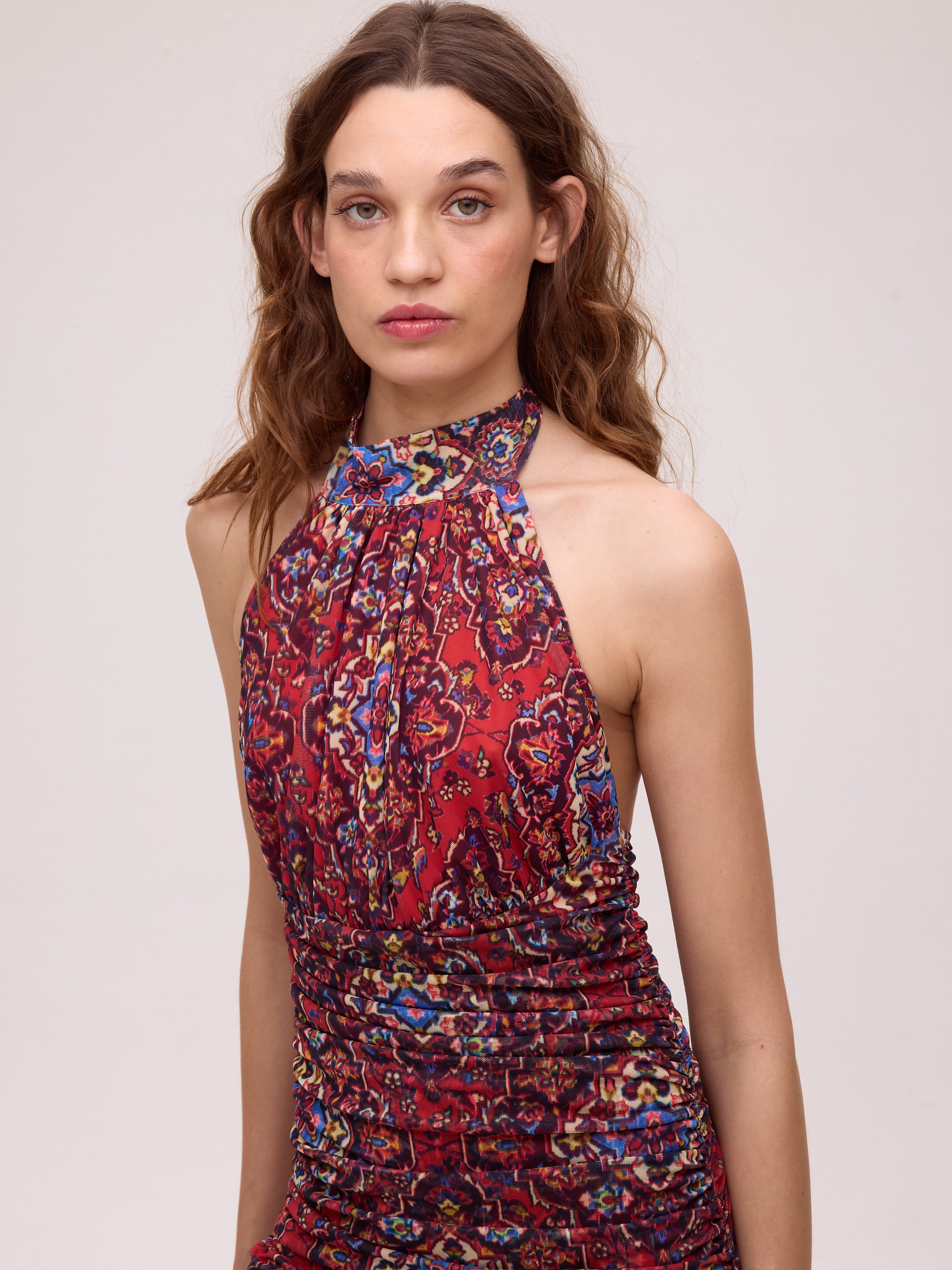 MISTRAL PRINT - Vestido halter tejido tul estampado boho, un vestido de invitada de boda con el sello de MIOH, la marca de moda española más buscada en 2026