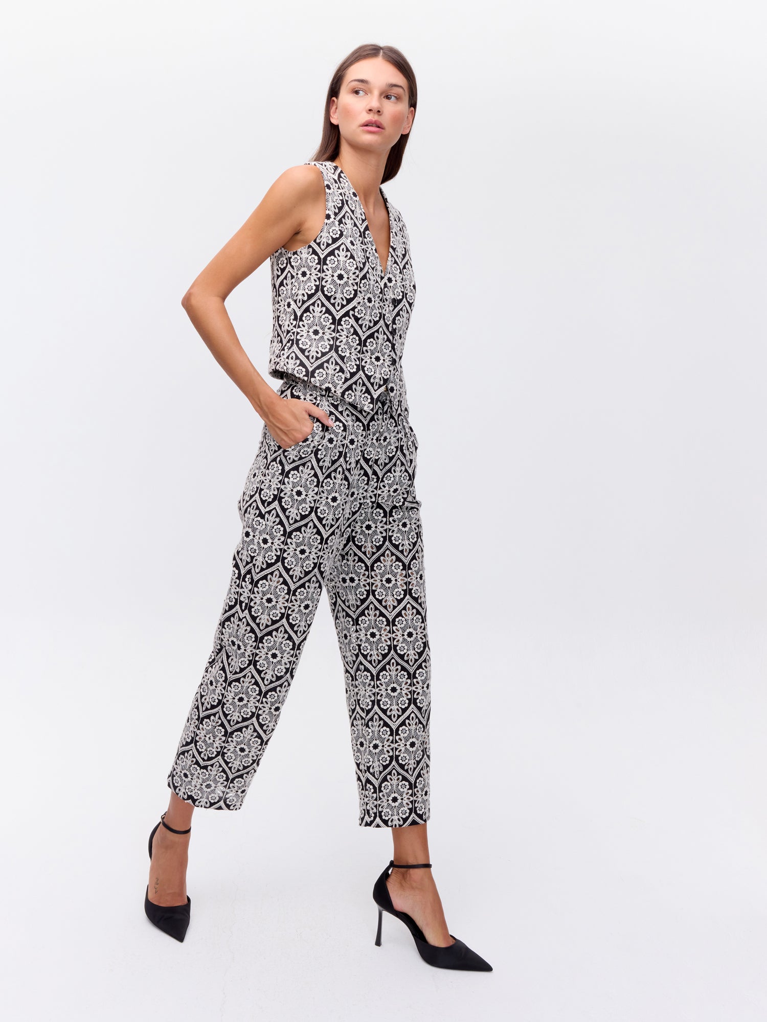 MIOH | MOONLIGHT PANT - Pantalón negro y blanco bordado para invitada de boda