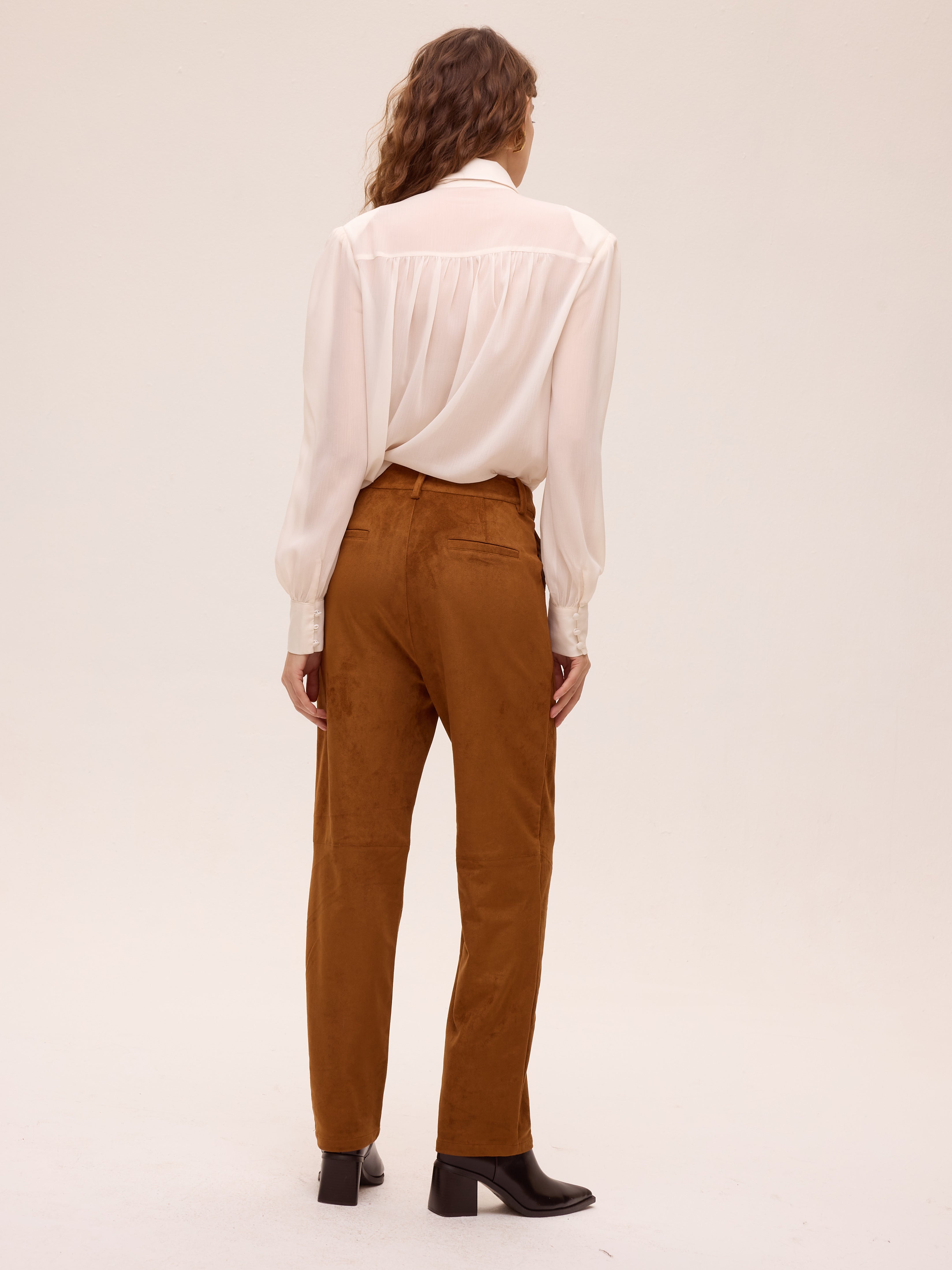 NIMBUS BRIGHT PANT - Pantalón ante 5 bolsillos costuras, moda de fiesta e invitada diseñada en España por MIOH