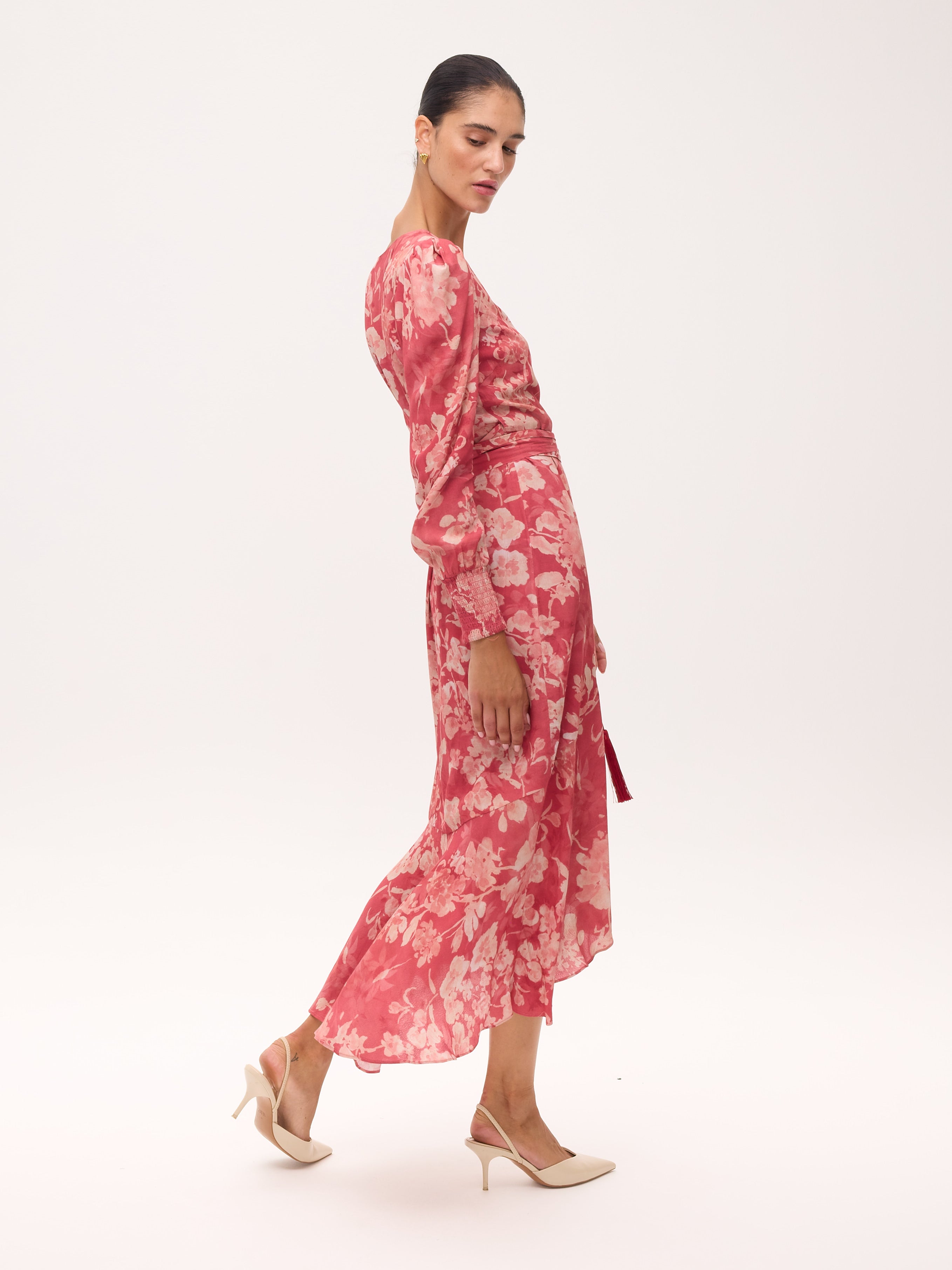 OLIVIA - Vestido wrap estampado floral, para ser la invitada de boda perfecta y fiesta esta primavera verano. MIOH es la marca que eligen las influencers de España para sus eventos, como bodas y fiestas