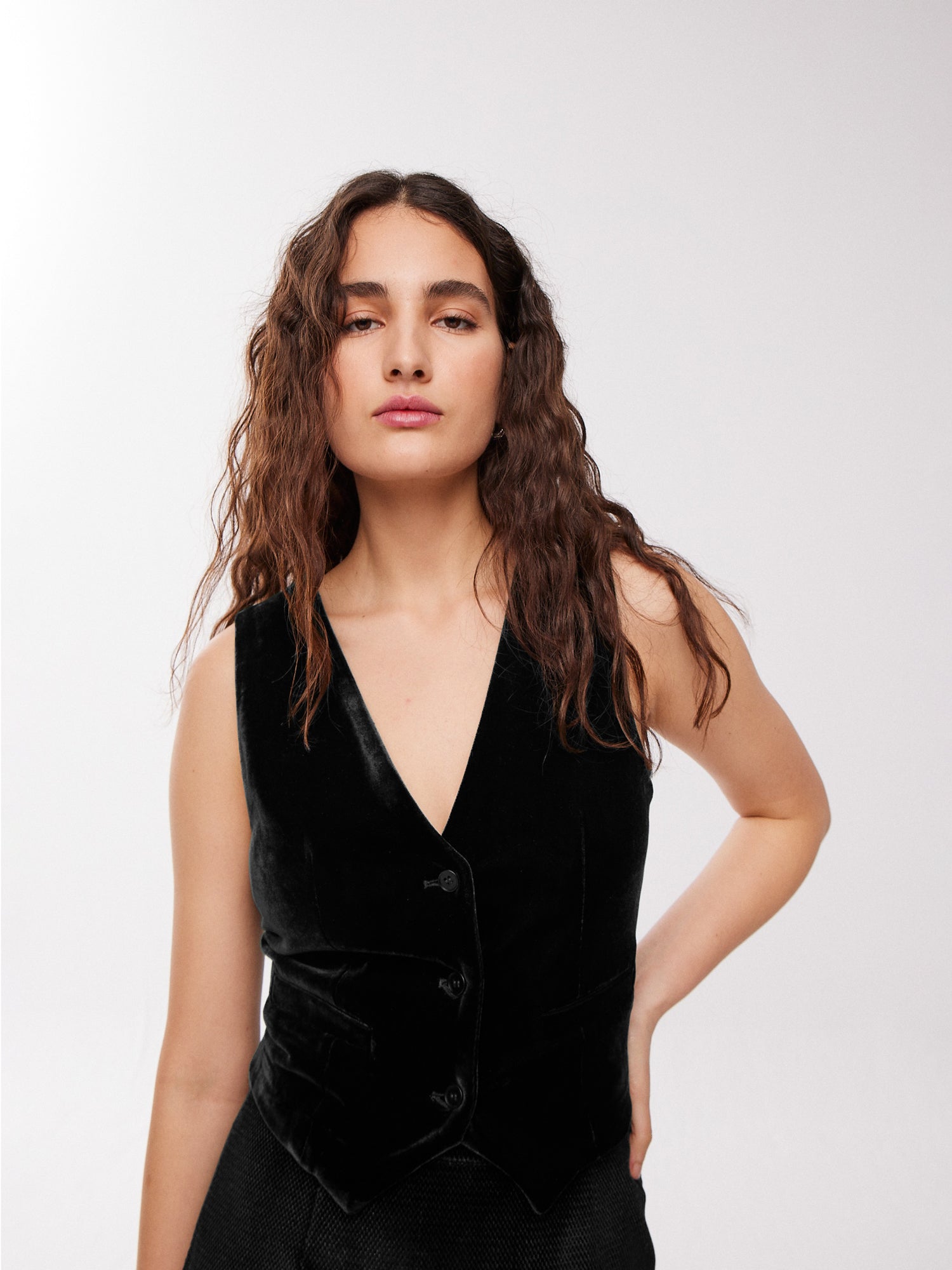 mioh | PERKINS BLUE - Top azul para fiesta y diario. Top cuello perkins drapeado perfecto para toda clase de ocasiones esta temporada Otoño Invierno 2023. Pura tendencia FW23 street style. MIOH es la marca española de moda top preferida por las influencers y celebrities.