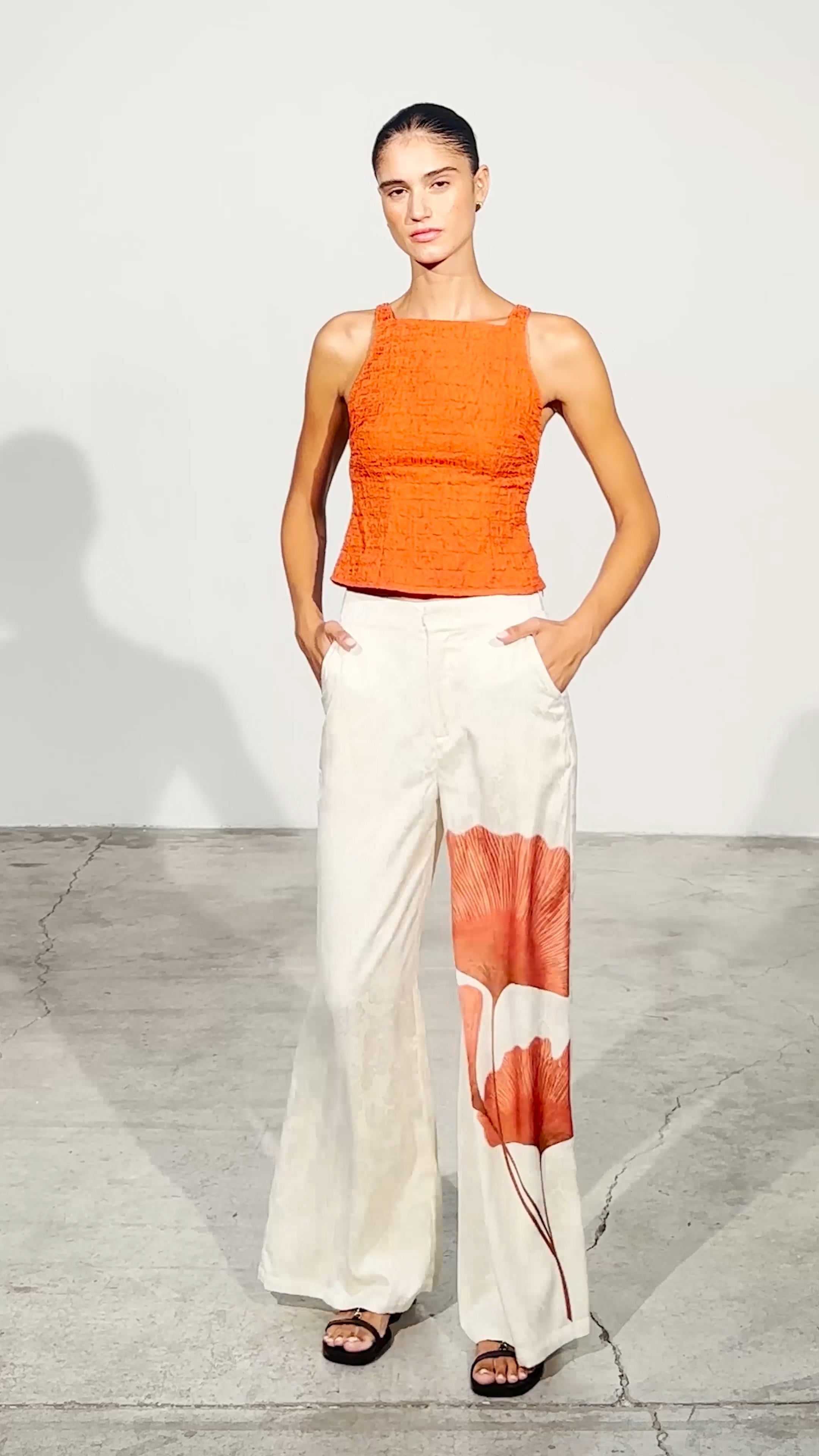 LEAR - Conjunto jacquard estampado Ginko, para invitadas de boda, fiesta y eventos de primvera y verano. MIOH es la marca que eligen las influencers de España para sus eventos, como bodas y fiestas