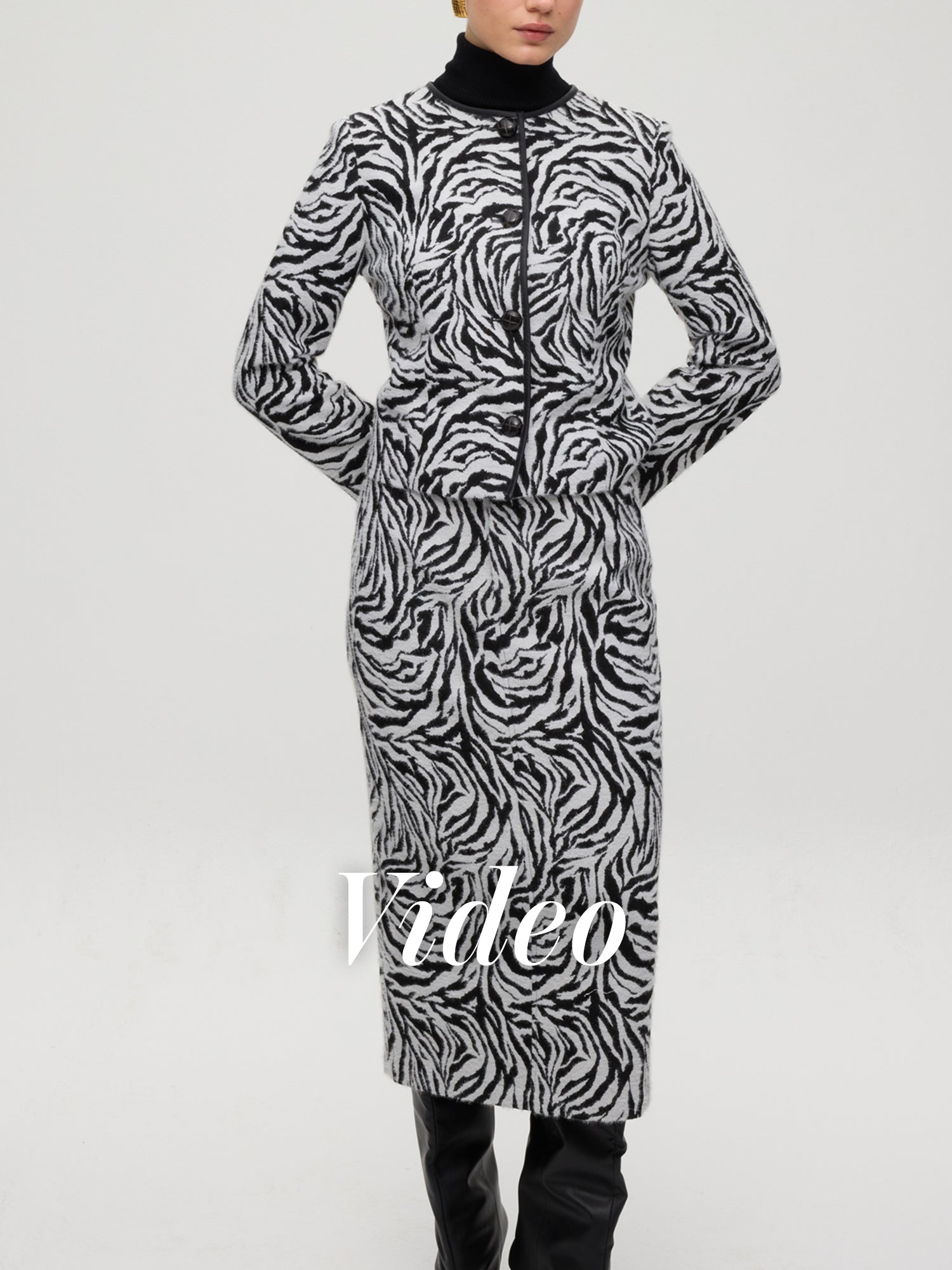mioh | LOTUS + FALLS CEBRA - Conjunto chaqueta y falda de pelo corto estampado cebra, para el día a día arreglado