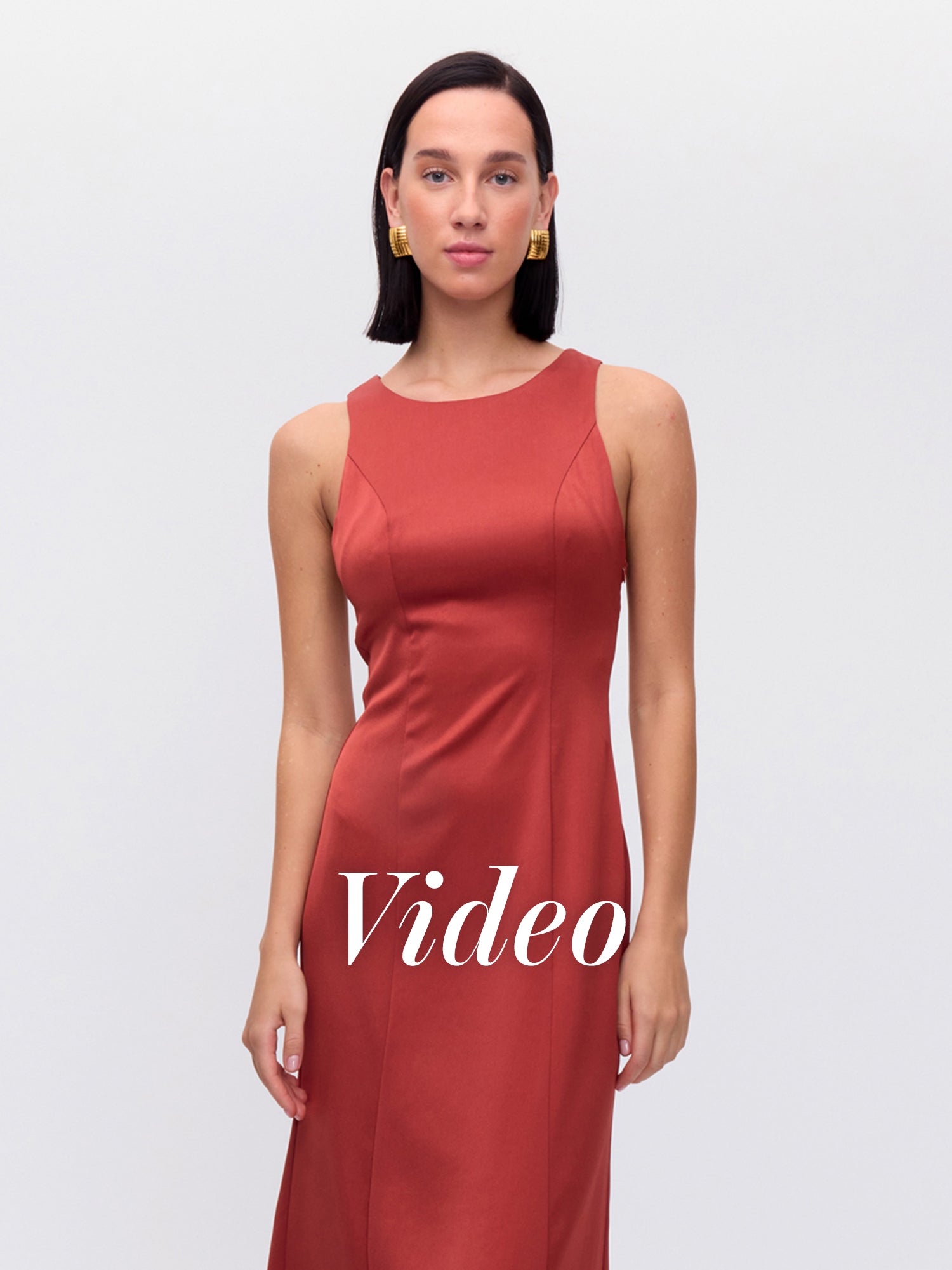 MIOH | LUZ TERRA - Vestido terracota minimal cut out en la espalda para invitada de boda