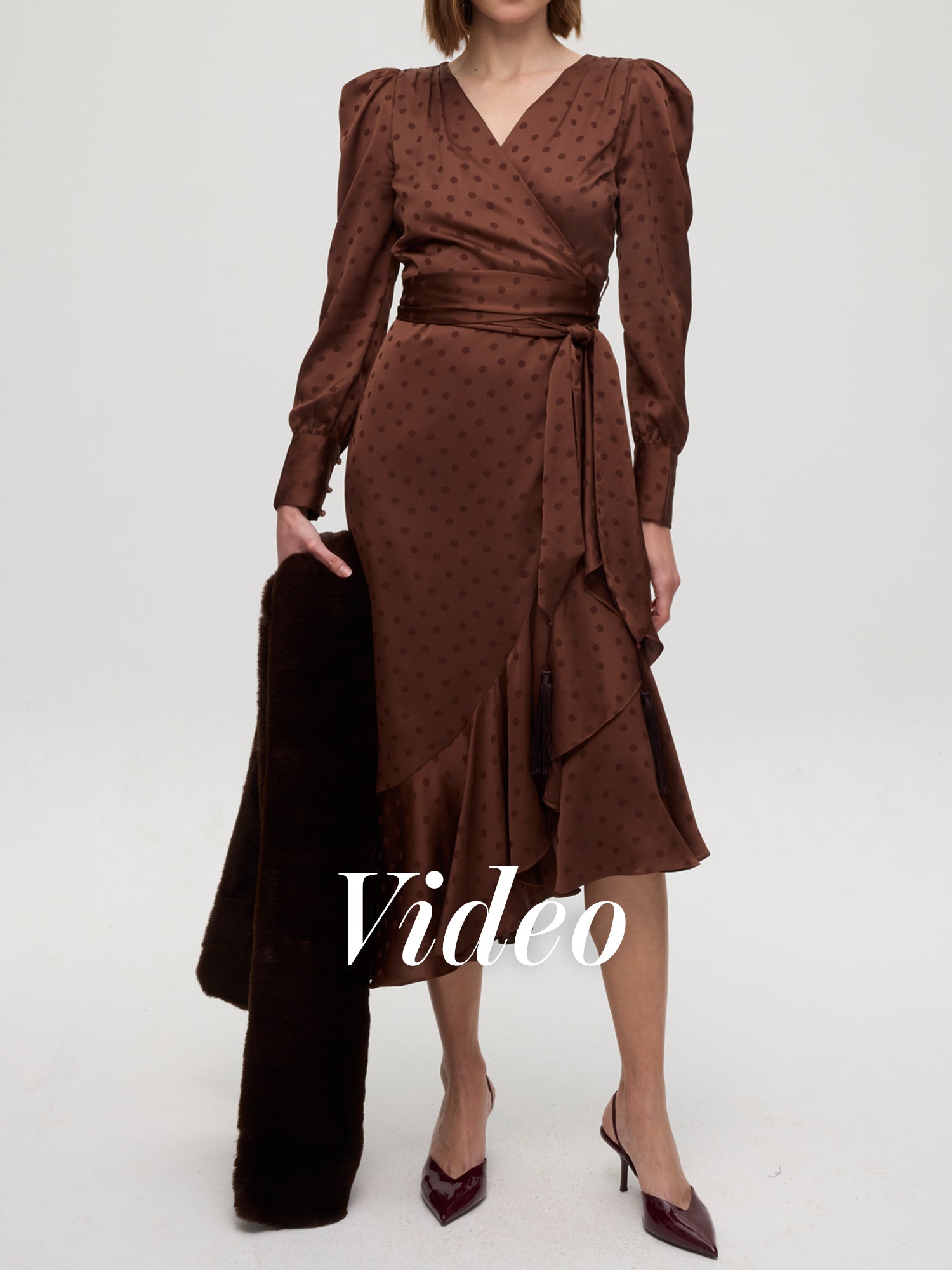 mioh | VALLEY BROWN + CROWD BROWN - Vestido y estola invitada de boda y fiesta