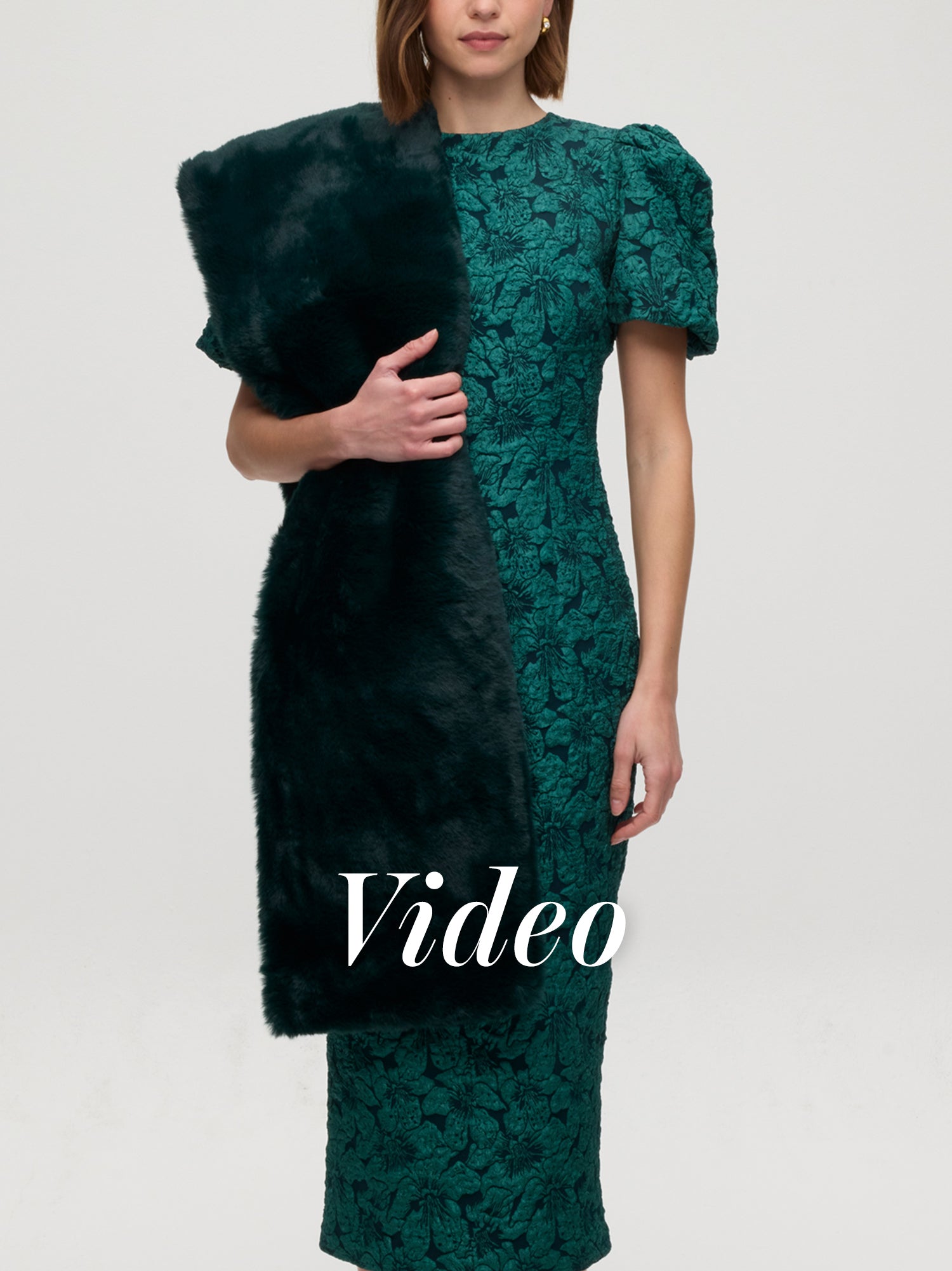 mioh | VERSALLES + CROWD GREEN - Vestido y estola de fiesta para invitada de boda