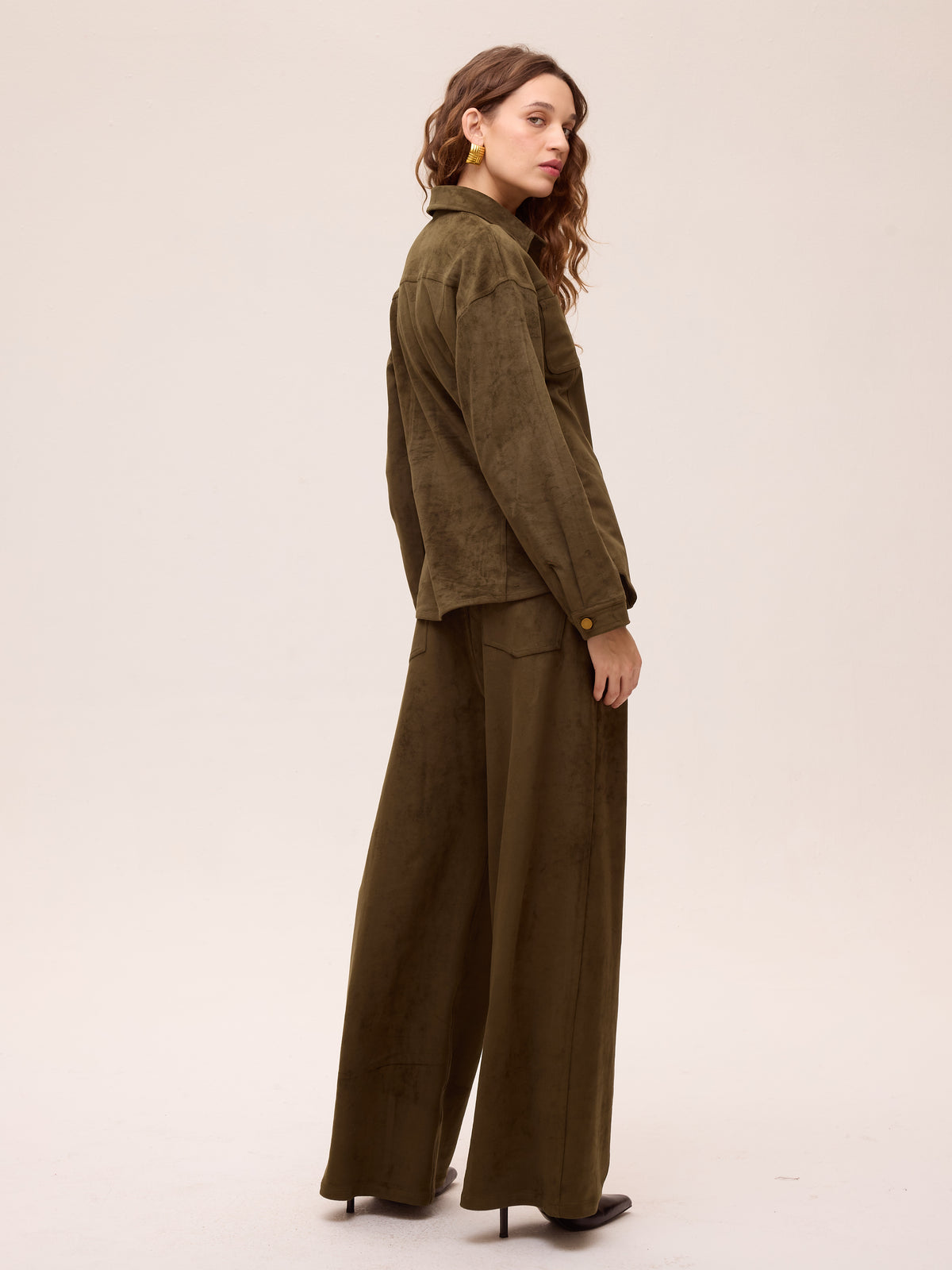 SHIVER - Torera cruzada ante verde, una pieza clave para tu look de invitada de boda y fiesta. MIOH es la marca española de moda de evento de referencia