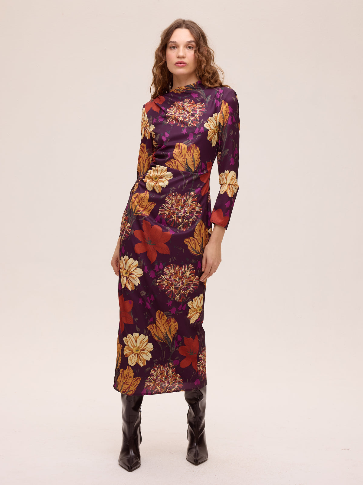 SOMBRA FLOWERS - Vestido midi estampado flores, un vestido de invitada de boda con el sello de MIOH, la marca de moda española más buscada en 2026