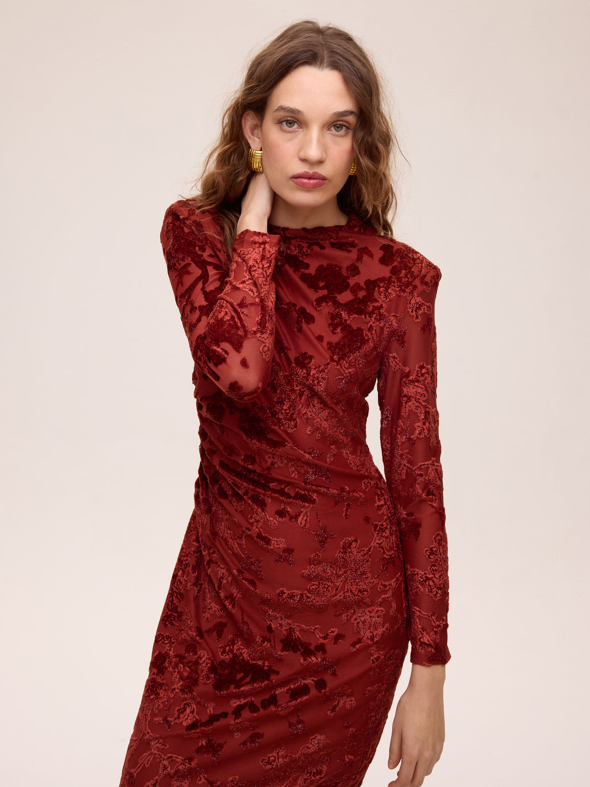 SOMBRA VELVET - Vestido midi terciopelo devoré flores, ideal como vestido de fiesta para bodas de tarde, bautizos, comuniones y graduaciones. Moda de invitada hecha en España