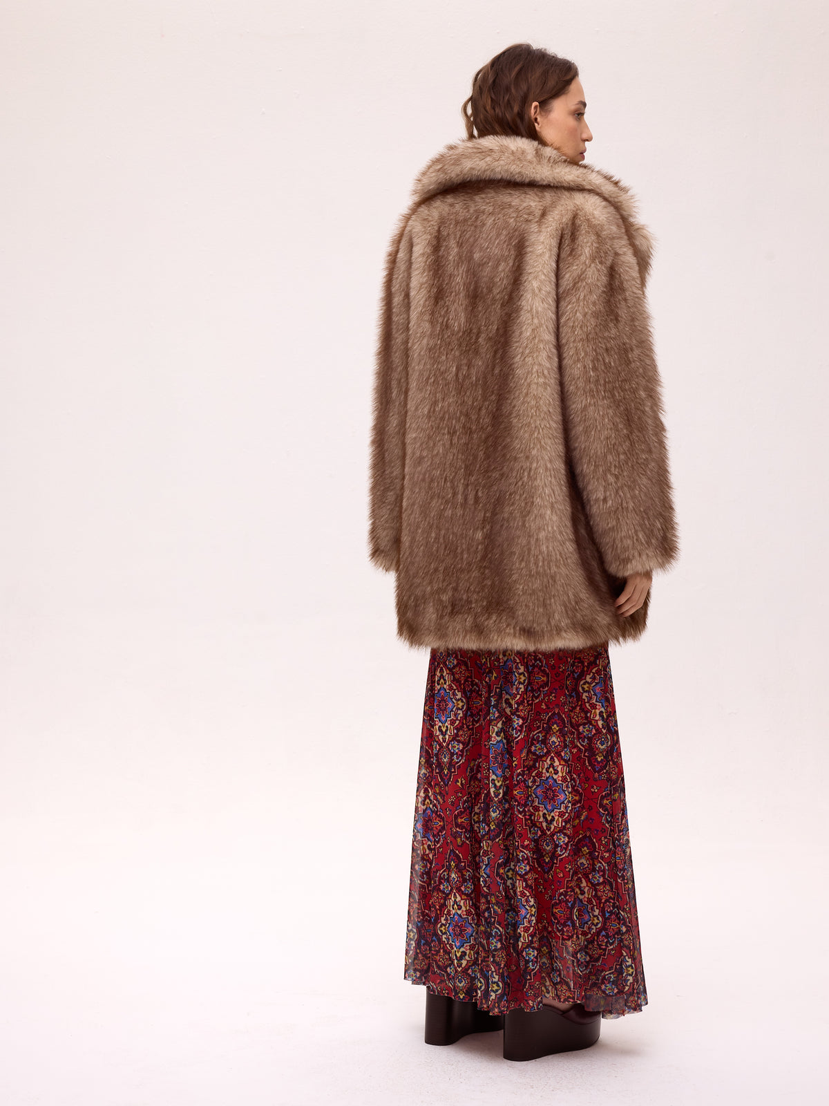 WORLD RAW - Abrigo faux fur - Color natural, combínalo con los vestidos de invitada de MIOH y crea un look de diez