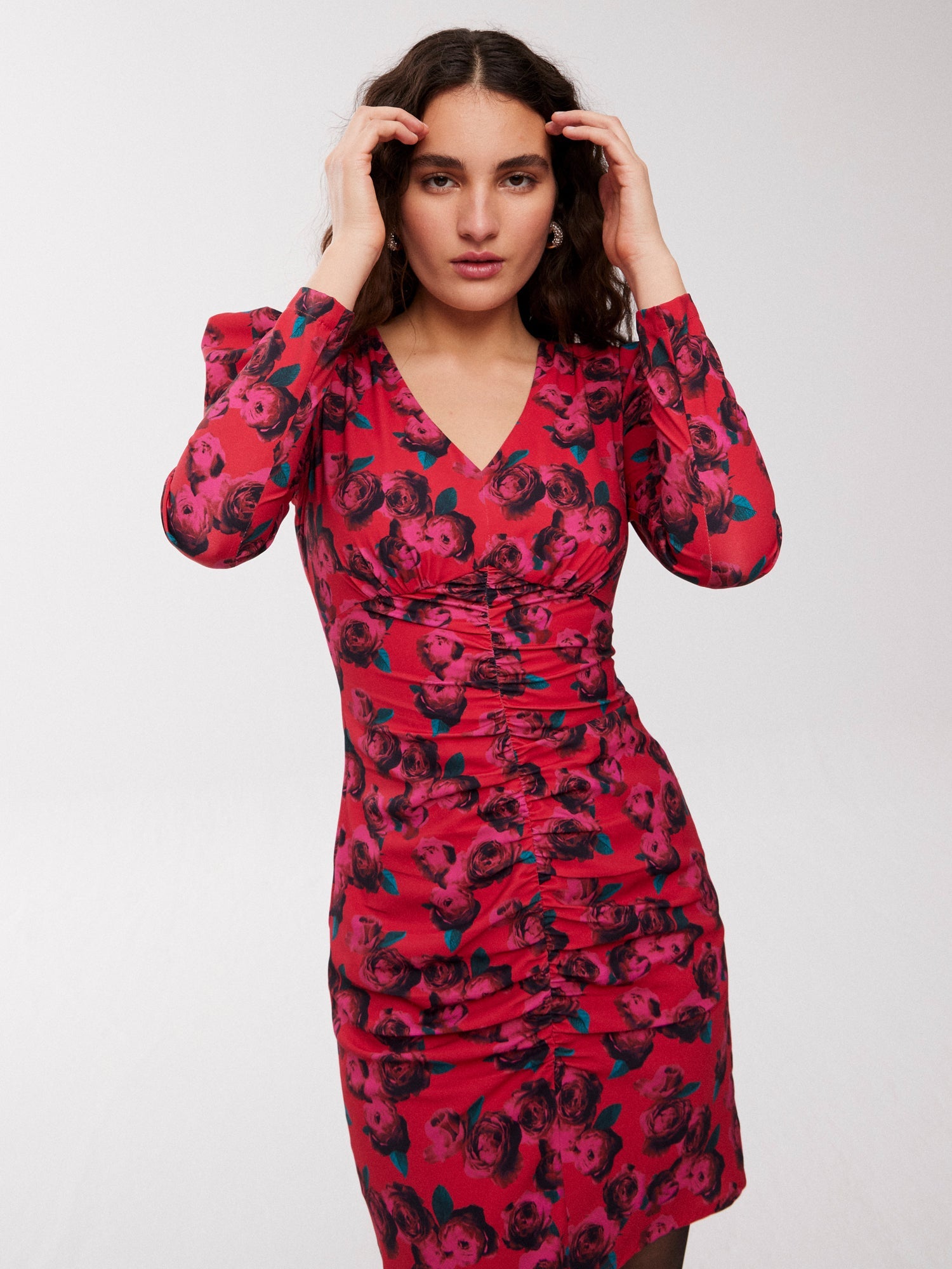 mioh | MCQUEEN - Vestido corto invitada, fiesta y diario. Pura tendencia vogue FW23. MIOH marca española moda famosas instagramers