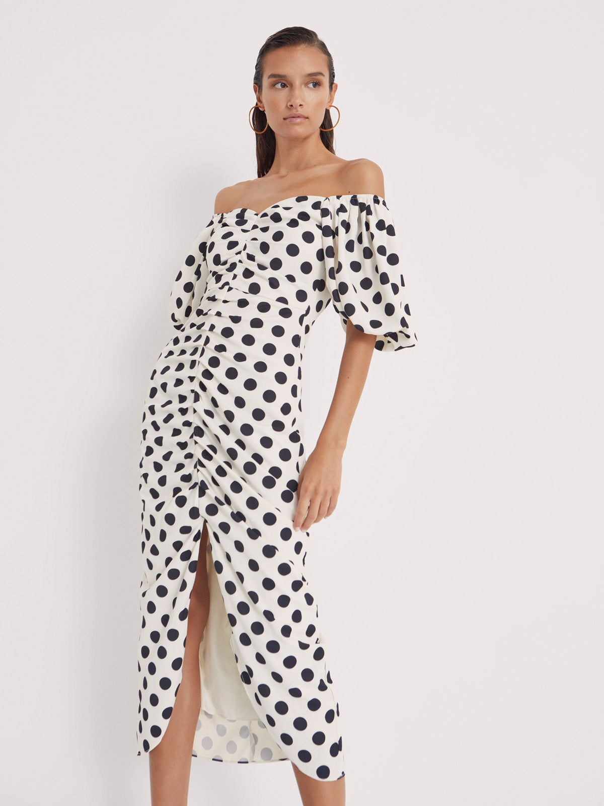 mioh | RITA DOTS - Vestido drapeado lunares para invitada boda, fiesta y evento