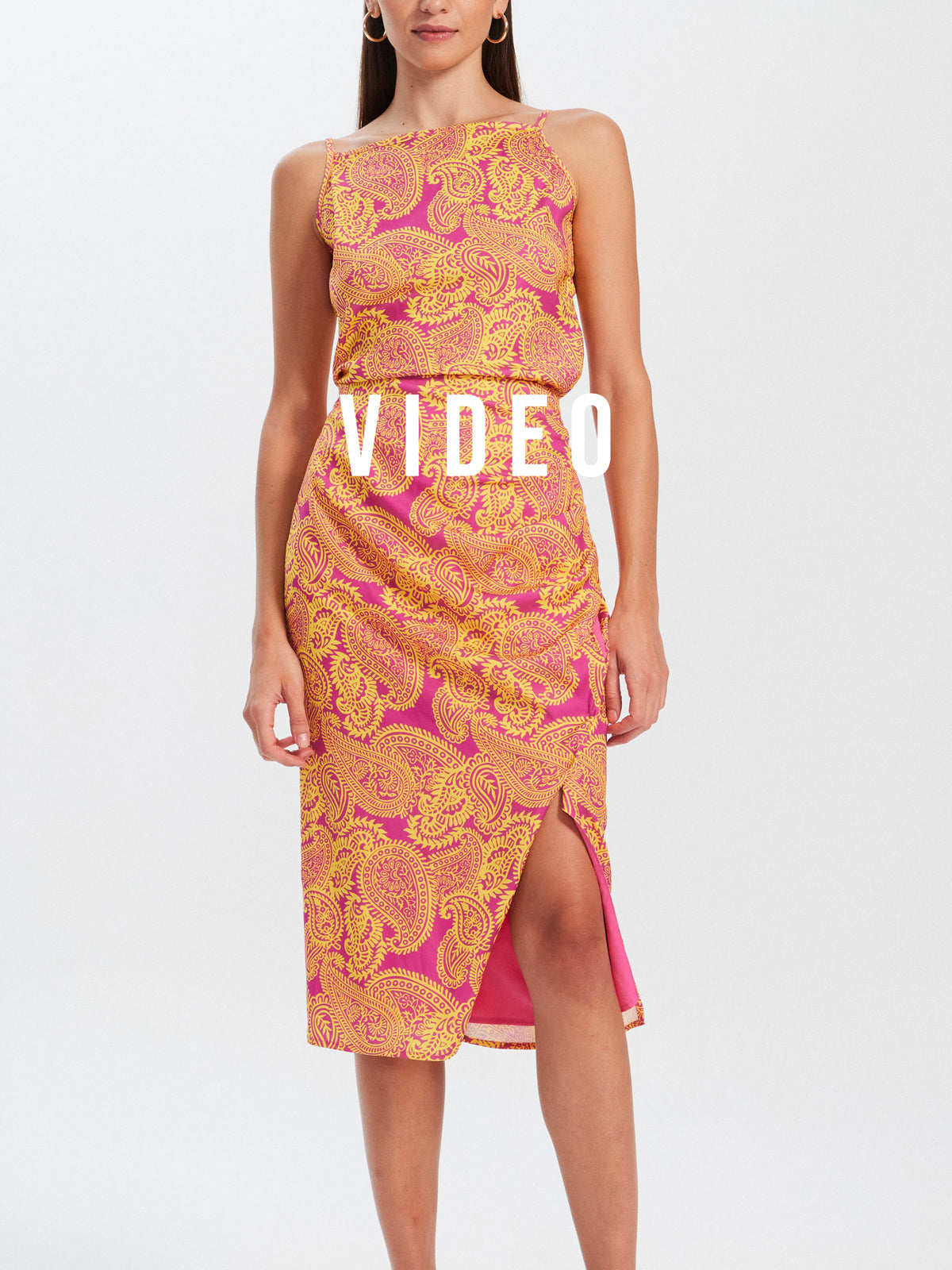 mioh | TELMA TOP PAISLEY - Conjunto de invitada con estampado multicolor para ser la invitada de boda perfecta esta temporada Primavera Verano 2023. Los conjuntos estampados de falda y top son tendencia SS23 y una de las apuestas para esta temporada de MIOH, la marca española de vestidos de invitada y fiesta más de moda.
