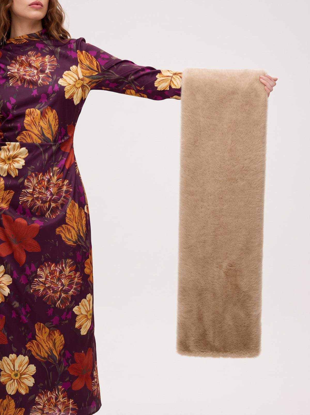 CROWD BEIGE - Beige faux fur stole