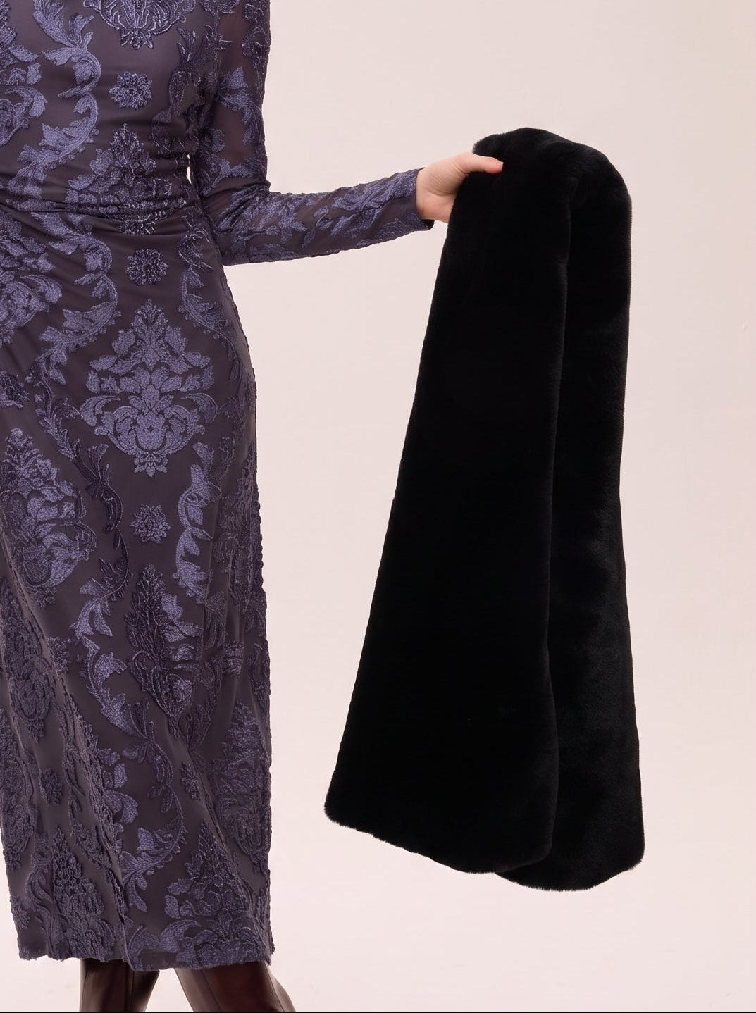 CROWD BLACK - Estola faux fur negra