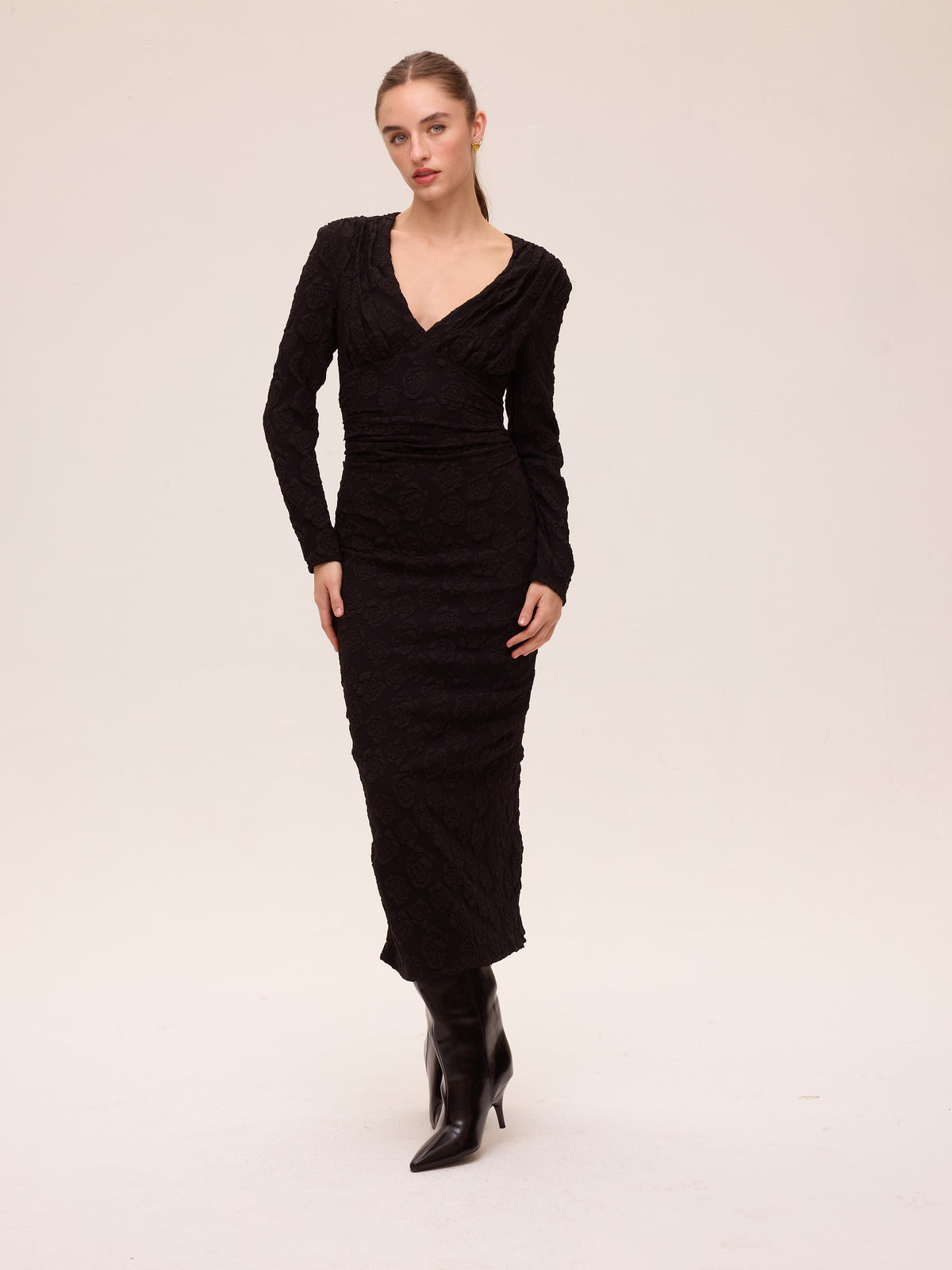 FROST BLACK - Vestido damasco rosas negro para invitada y evento