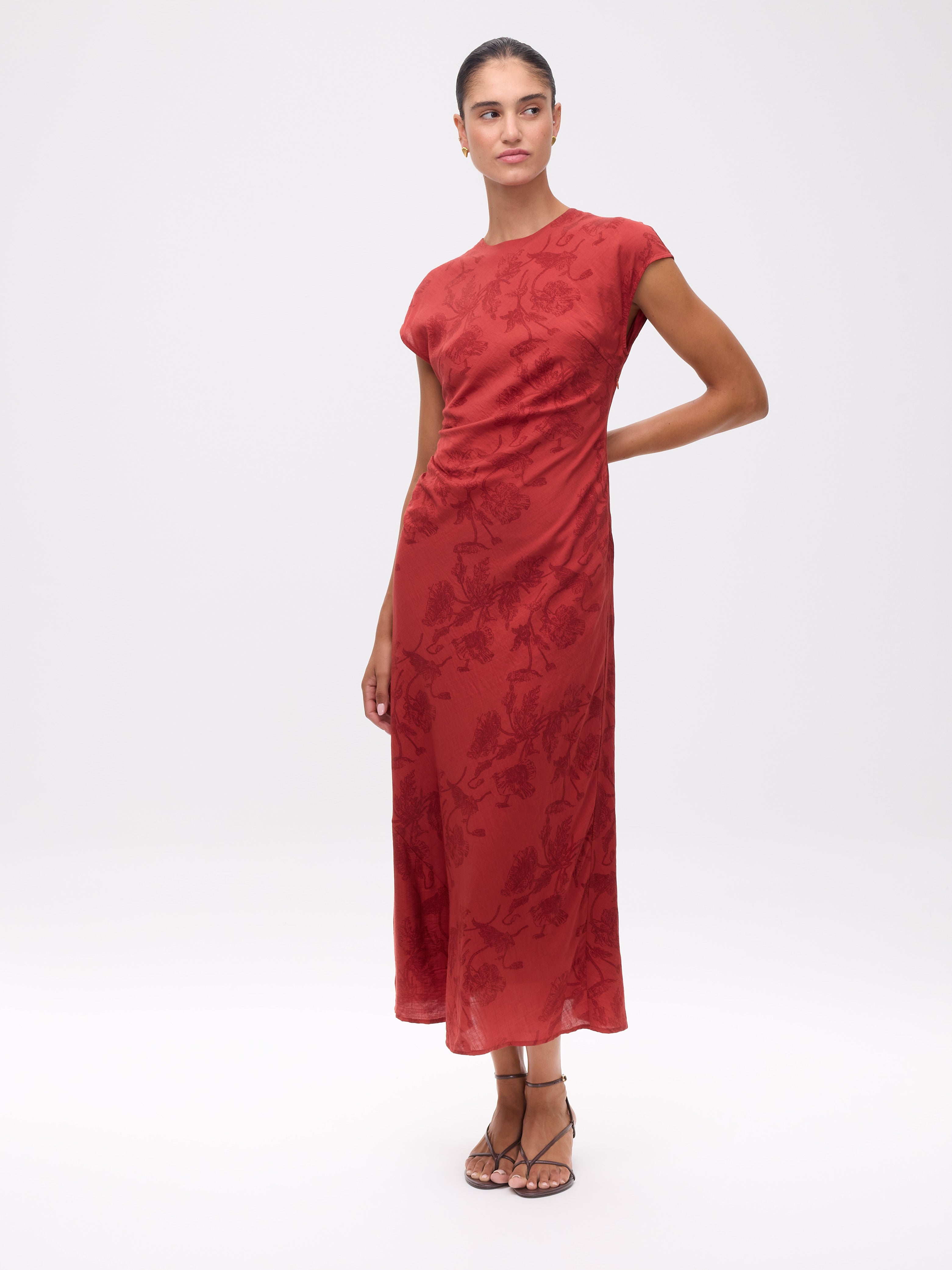 ADRIANA BOTANIC - Vestido manga corta japonesa con vuelo y tela floral botánica, perfecto para invitadas de boda y fiesta spring summer. MIOH es la marca española de vestidos de fiesta mas de moda, preferida por influencers y famosas de España