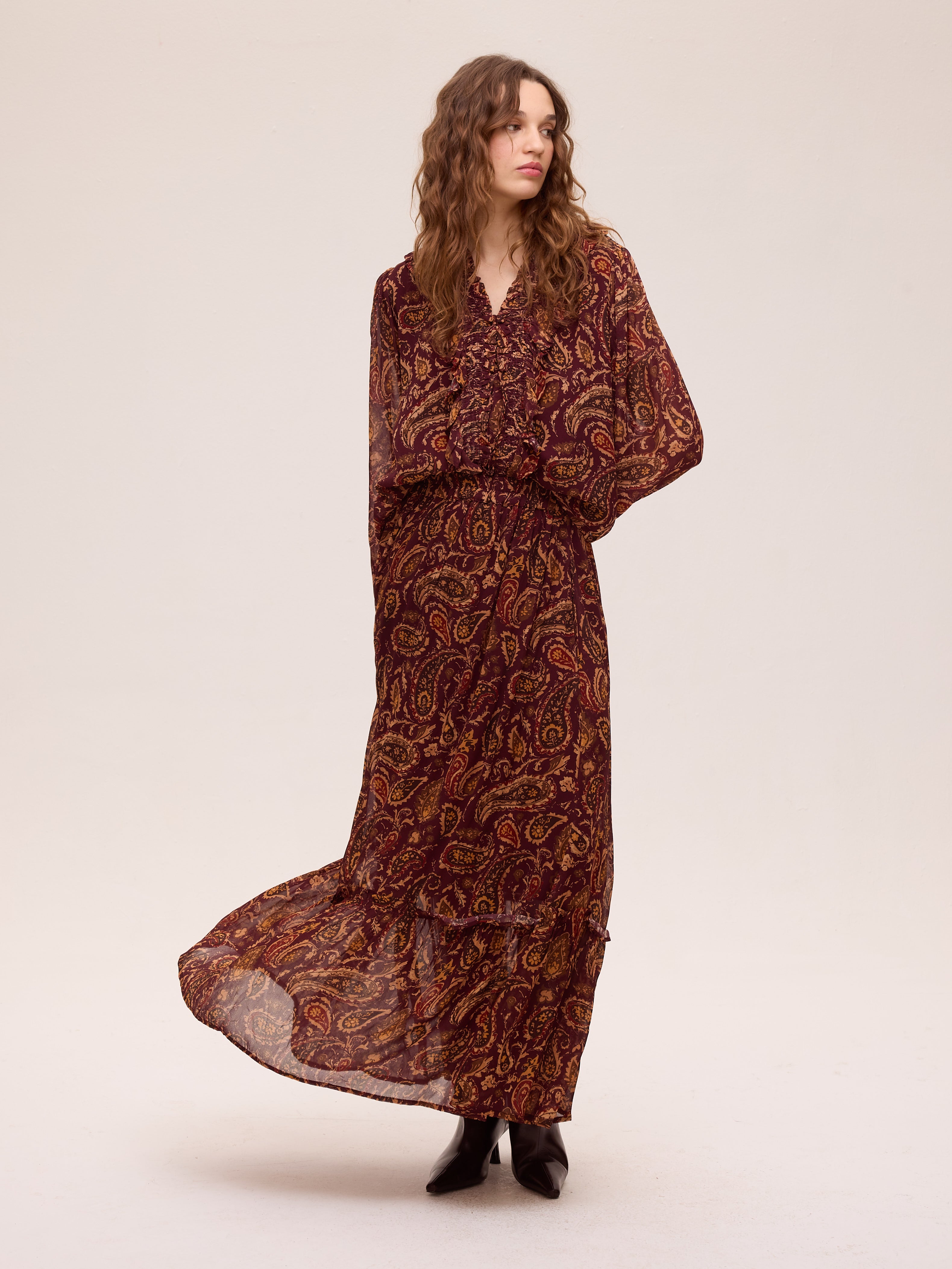 DRIZZ PAISLEY SKIRT - Falda con volantes, perfecta para crear looks de invitada de otoño invierno. MIOH, marca española de moda en 2026