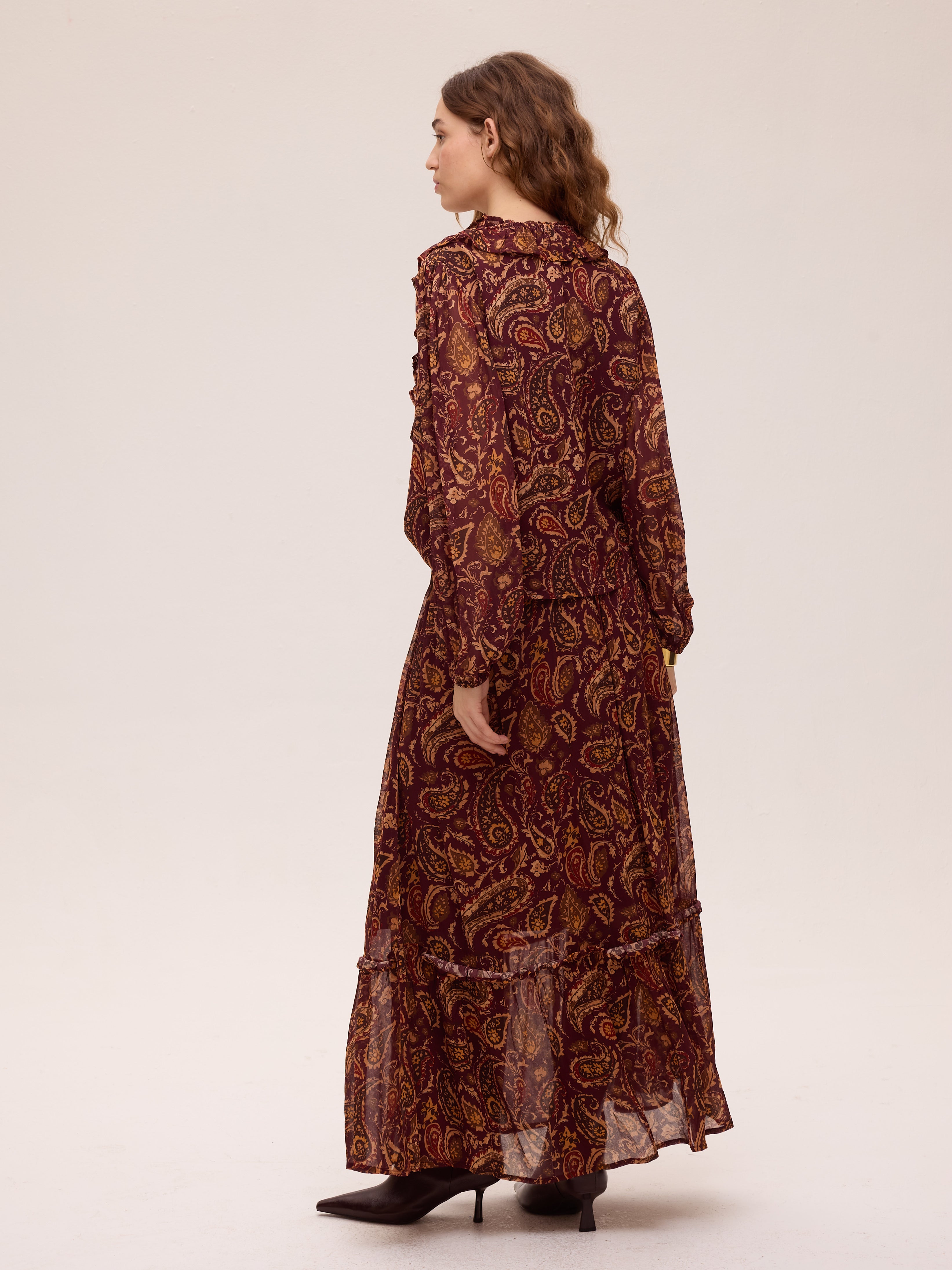 DRIZZ PAISLEY TOP - Top con volantes, perfecta para crear looks de invitada de otoño invierno. MIOH, marca española de moda en 2026
