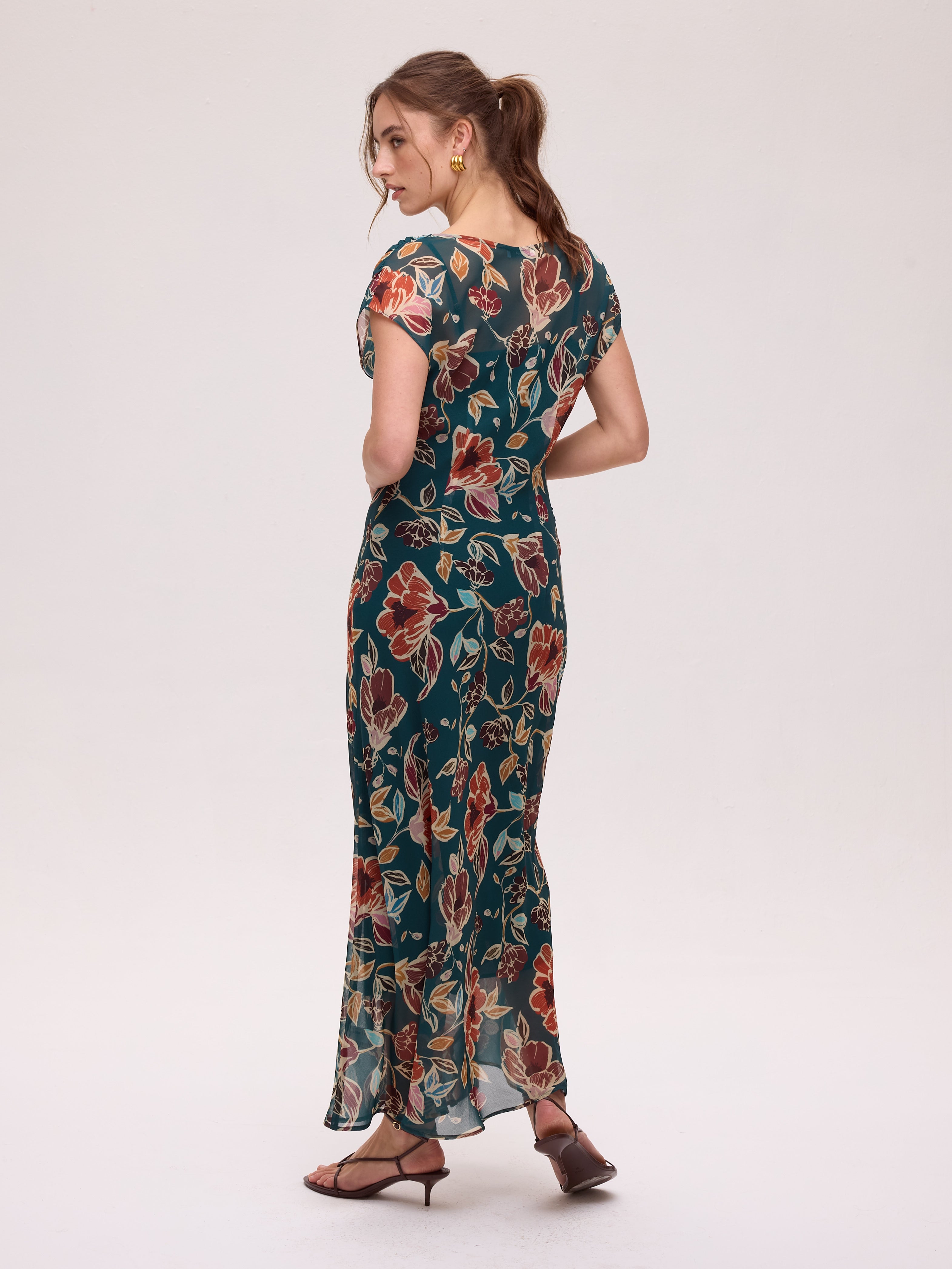 ETOILE FLOWERS - Vestido largo gasa estampado flores, vestido de fiesta para invitadas que buscan tendencia y calidad. MIOH, moda española de evento