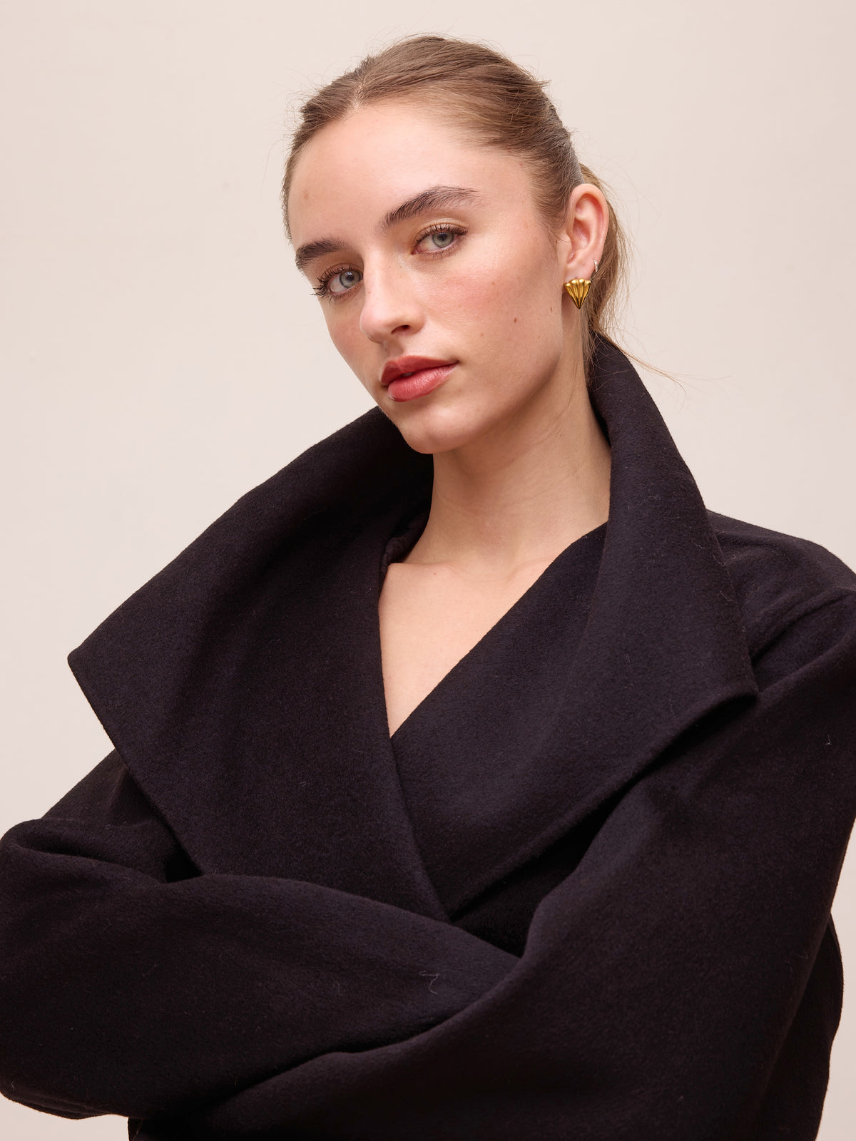 mioh | FACTORY BLACK - Abrigo sastrero de lana en color negro
