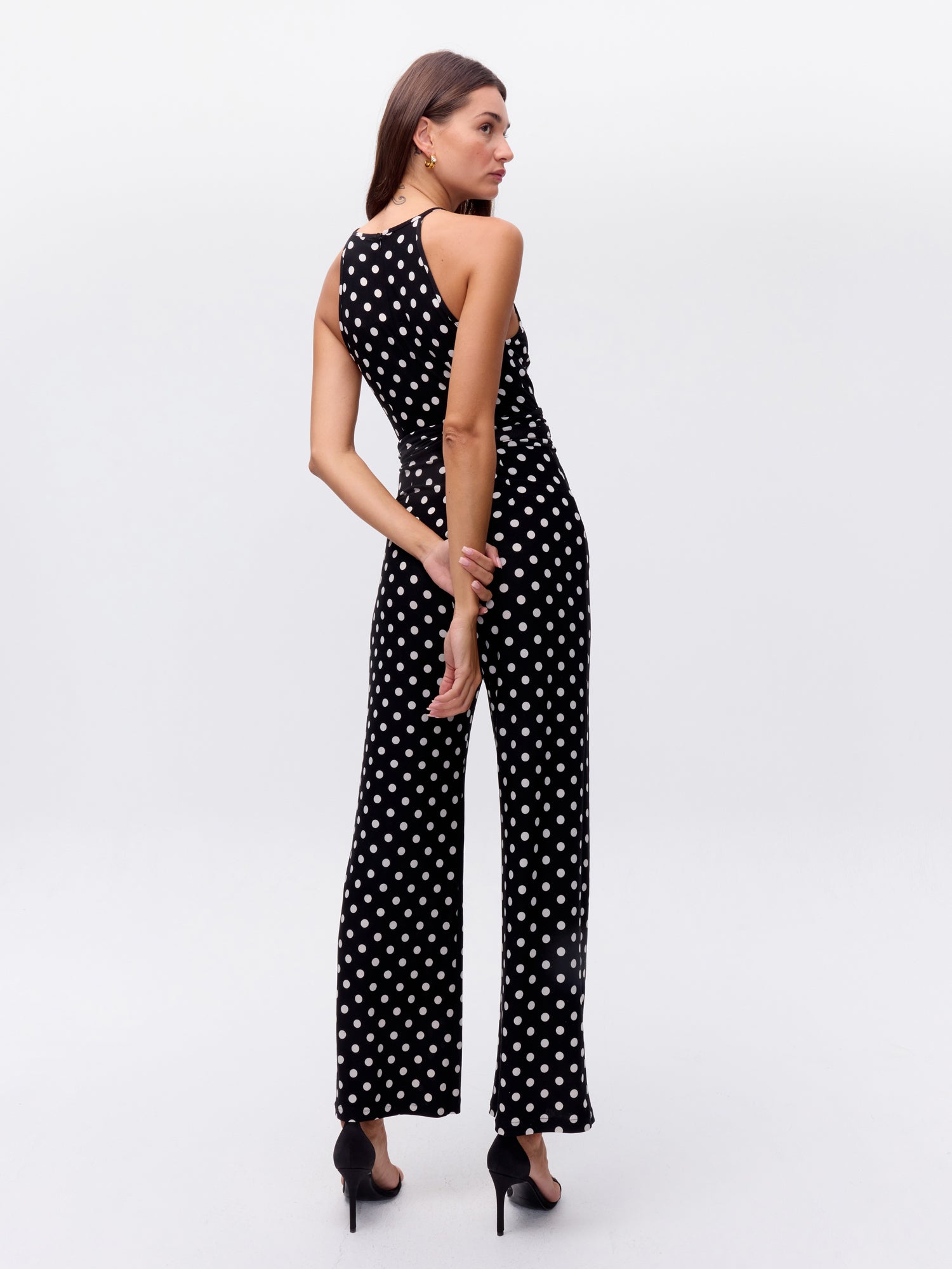 MIOH | FLAVOR DOTS - Mono de lunares cuello halter blanco y negro para invitada de boda