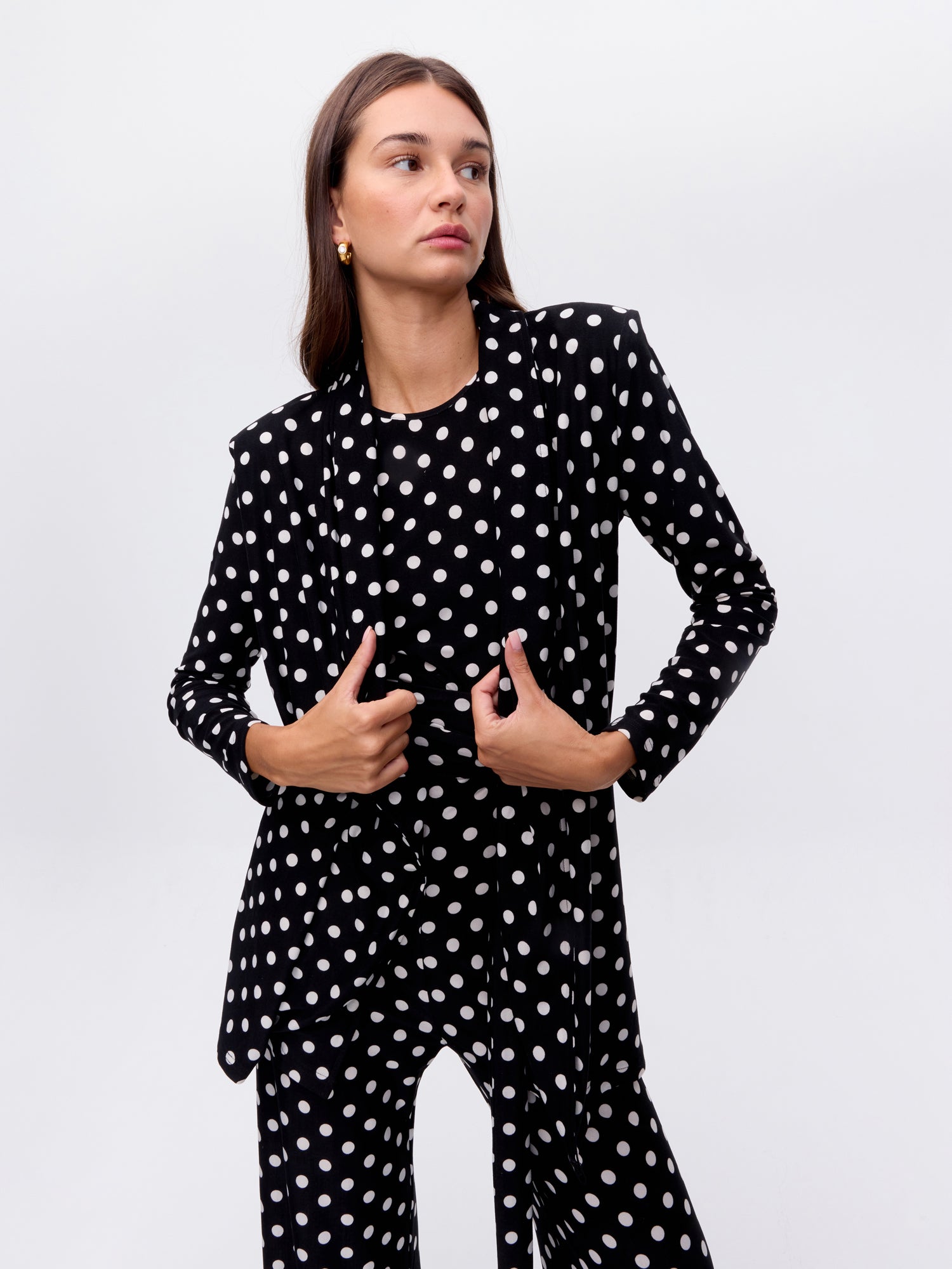 MIOH | FLAVOR DOTS - Mono de lunares cuello halter blanco y negro para invitada de boda