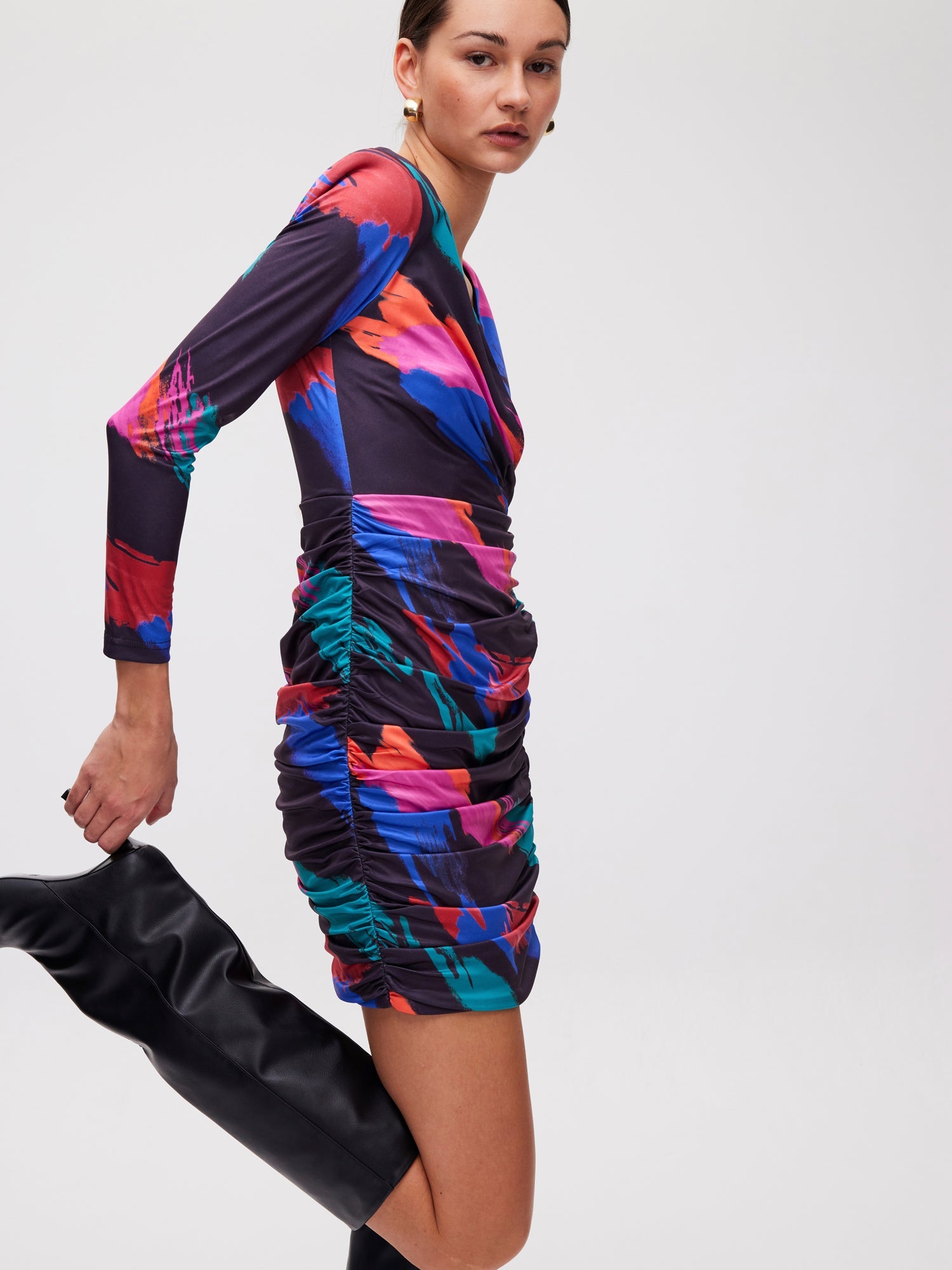 mioh | GRAFFITI - Vestido corto escote en pico print