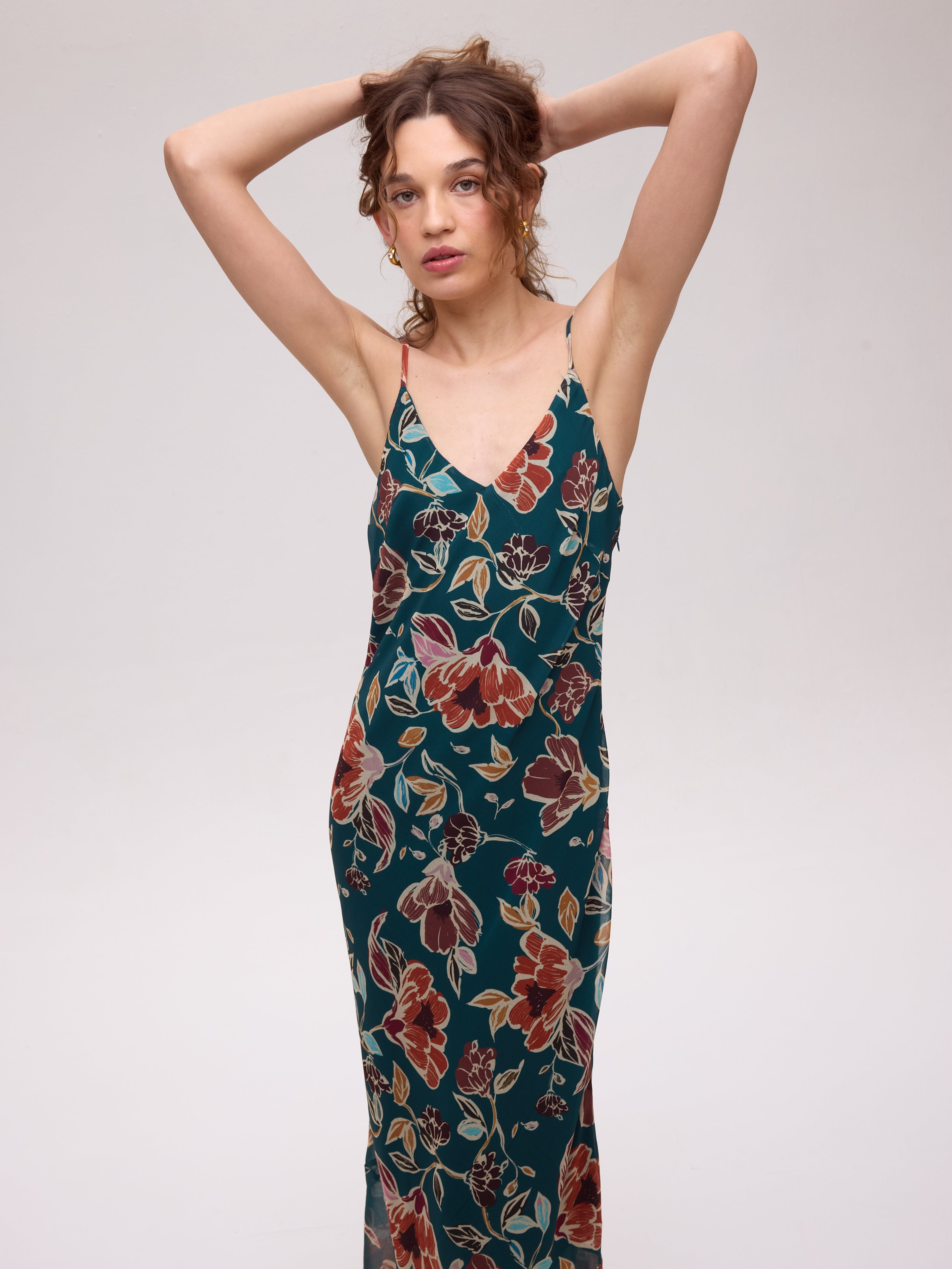 GRAZIA FLOWERS - Vestido y top de gasa estampado floral tirantes, moda de invitada de boda diseñada en España. MIOH lleva más de 20 años vistiendo a la invitada perfecta