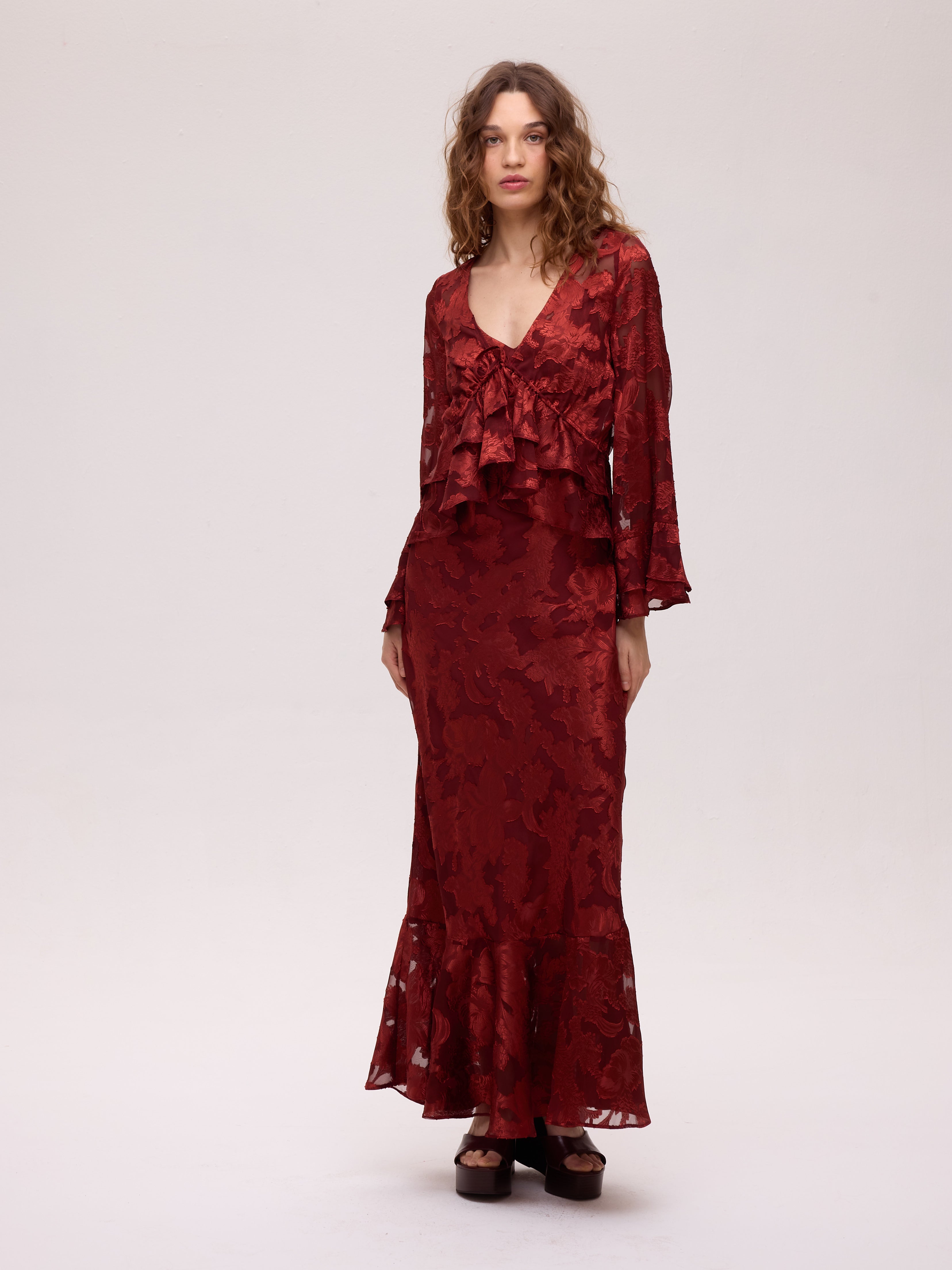 GRAZIA WINE - Vestido y top lencero jacquard de tirantes, un vestido de invitada de boda con el sello de MIOH, la marca de moda española más buscada en 2026