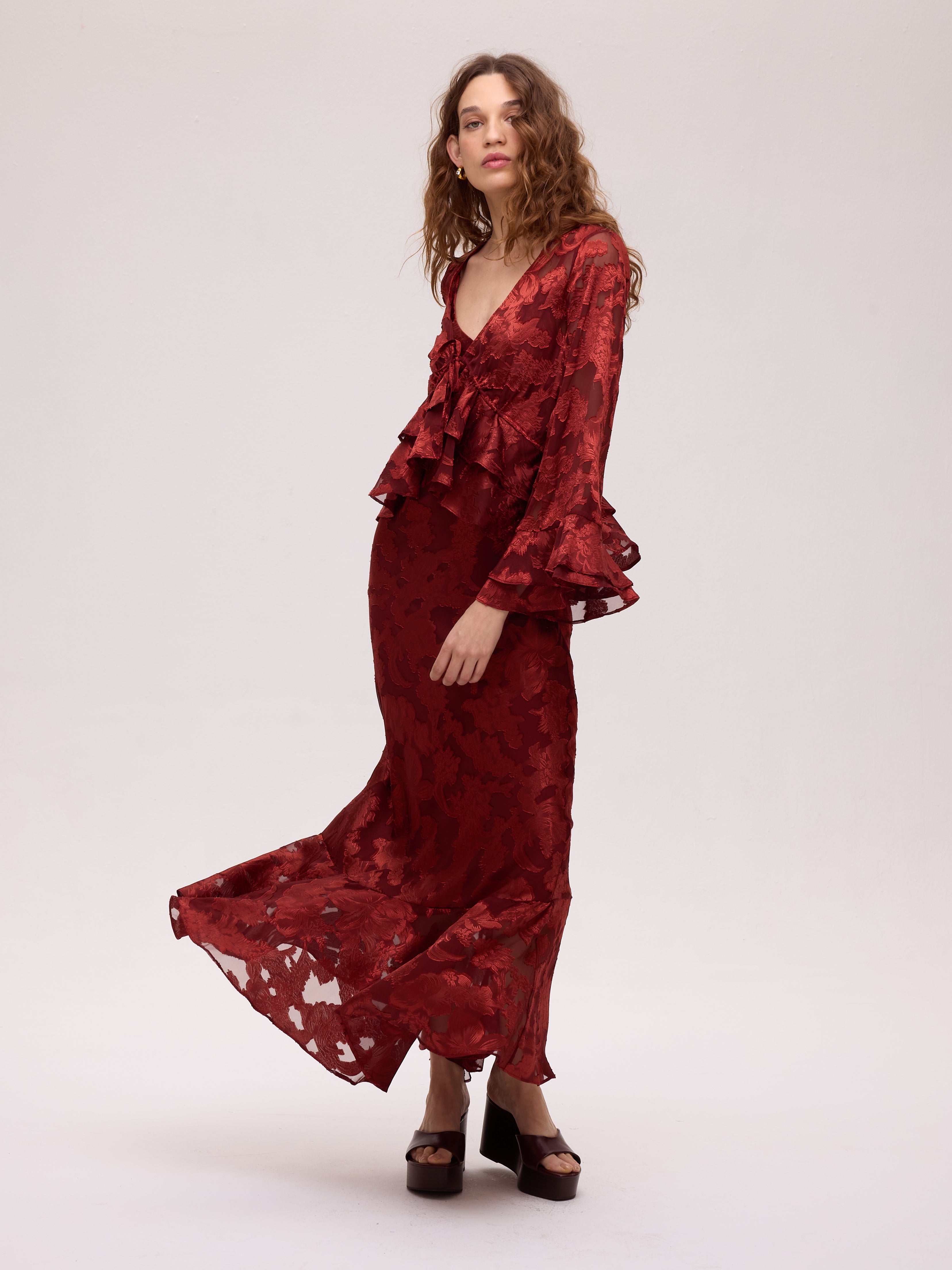 GRAZIA WINE - Vestido y top lencero jacquard de tirantes, ideal como vestido de fiesta para bodas de tarde, bautizos, comuniones y graduaciones. Moda de invitada hecha en España