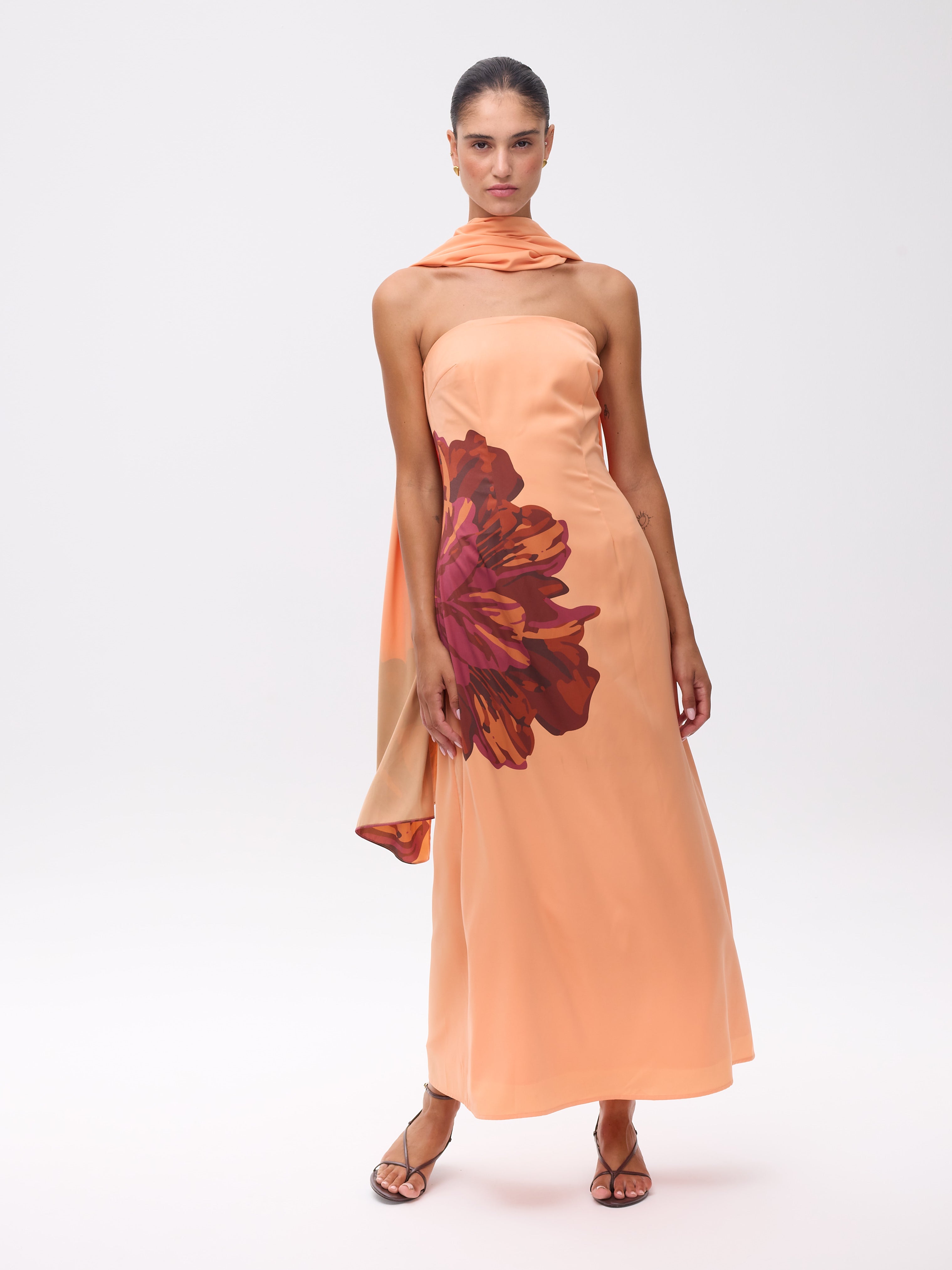 HELENA MAXI - Vestido palabra de honor maxi flor, perfecto para invitadas de boda y fiesta spring summer. MIOH es la marca que eligen las influencers de España para sus eventos, como bodas y fiestas