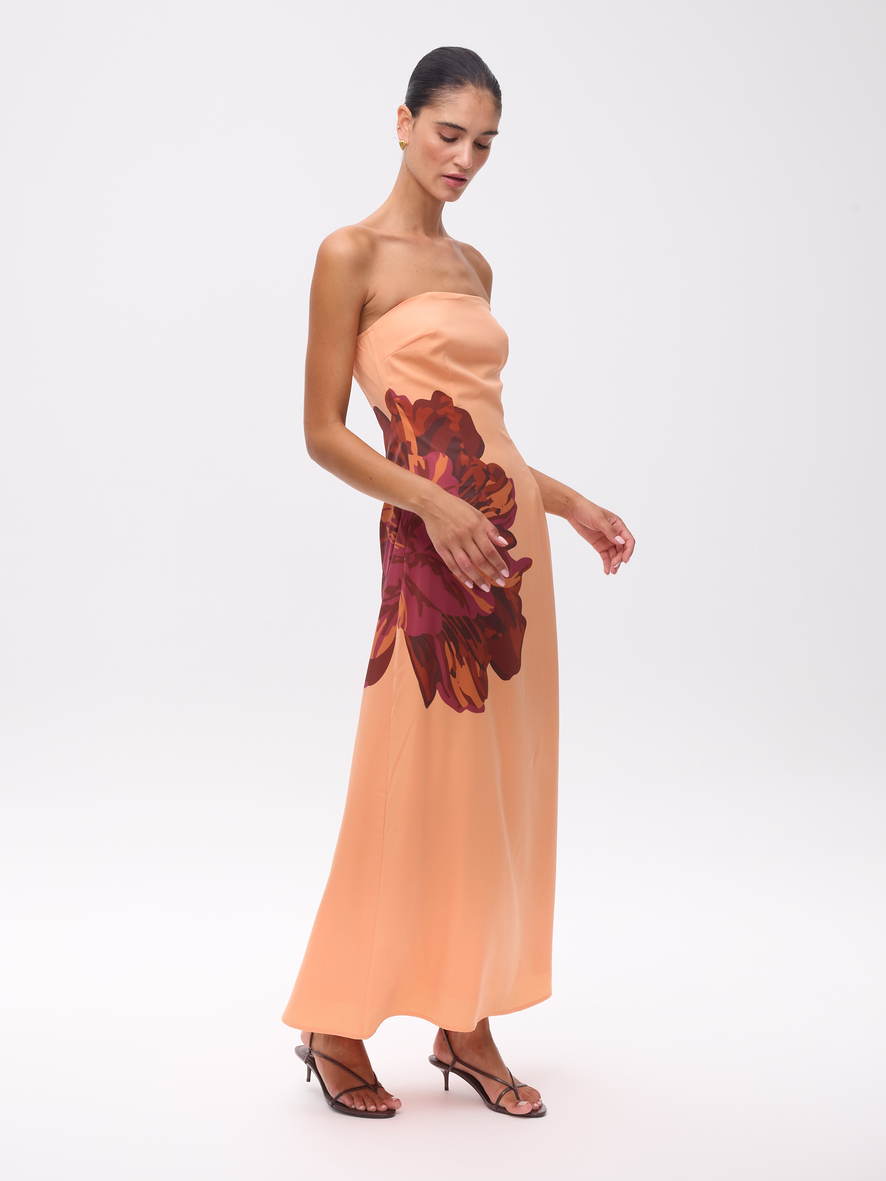 HELENA MAXI - Vestido palabra de honor maxi flor, perfecto para invitadas de boda y fiesta spring summer. MIOH es la marca que eligen las influencers de España para sus eventos, como bodas y fiestas