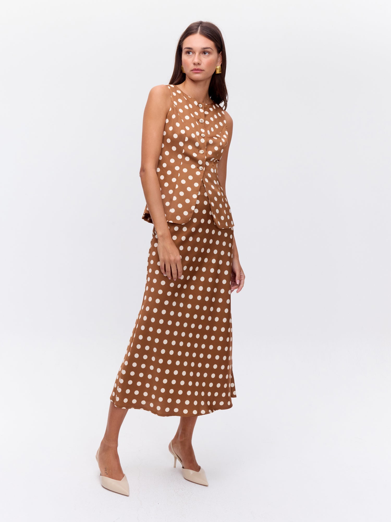 MIOH | MACAO DOTS - Conjunto falda midi y chaleco llunares para invitada de boda